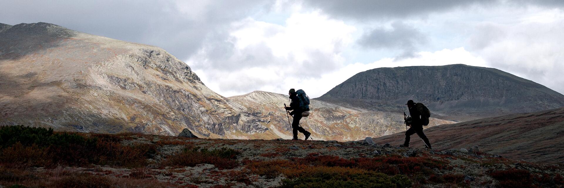 Beeindruckendes Bergpanorama beim Wandern in Süddeutschland mit Blick auf die Alpen!