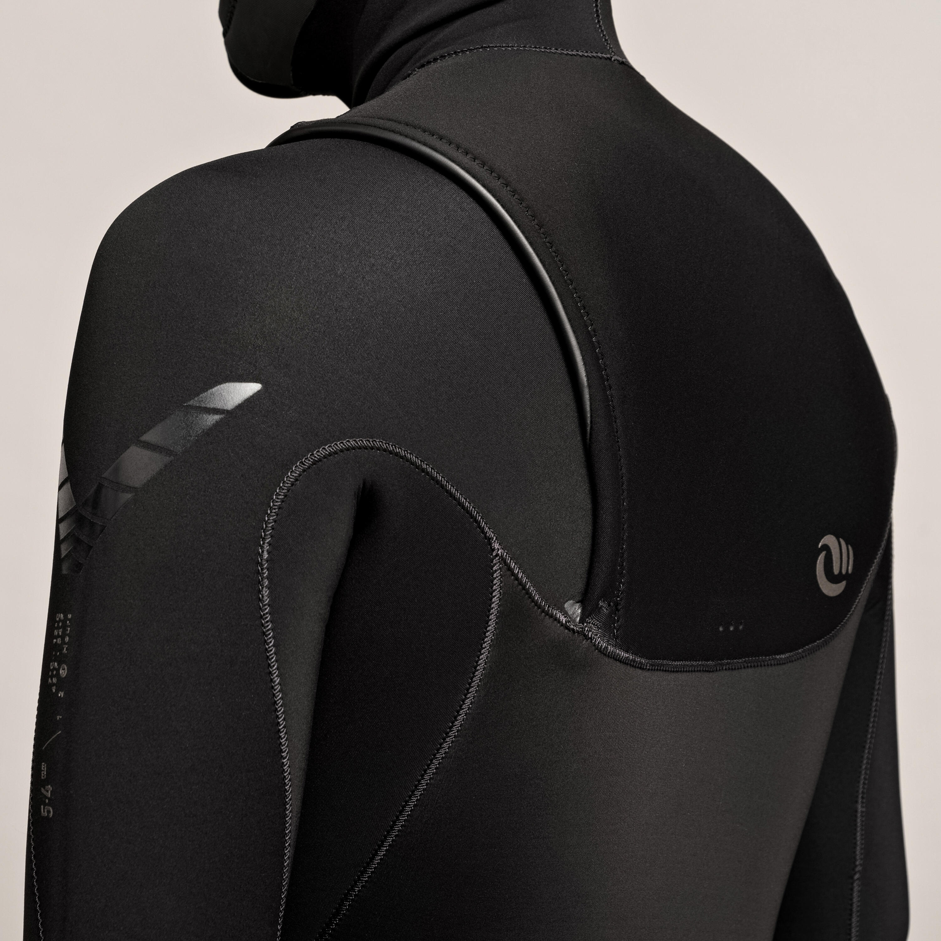Neopreno surf Hombre agua fría 5/4mm con capucha 900 negro 8/8