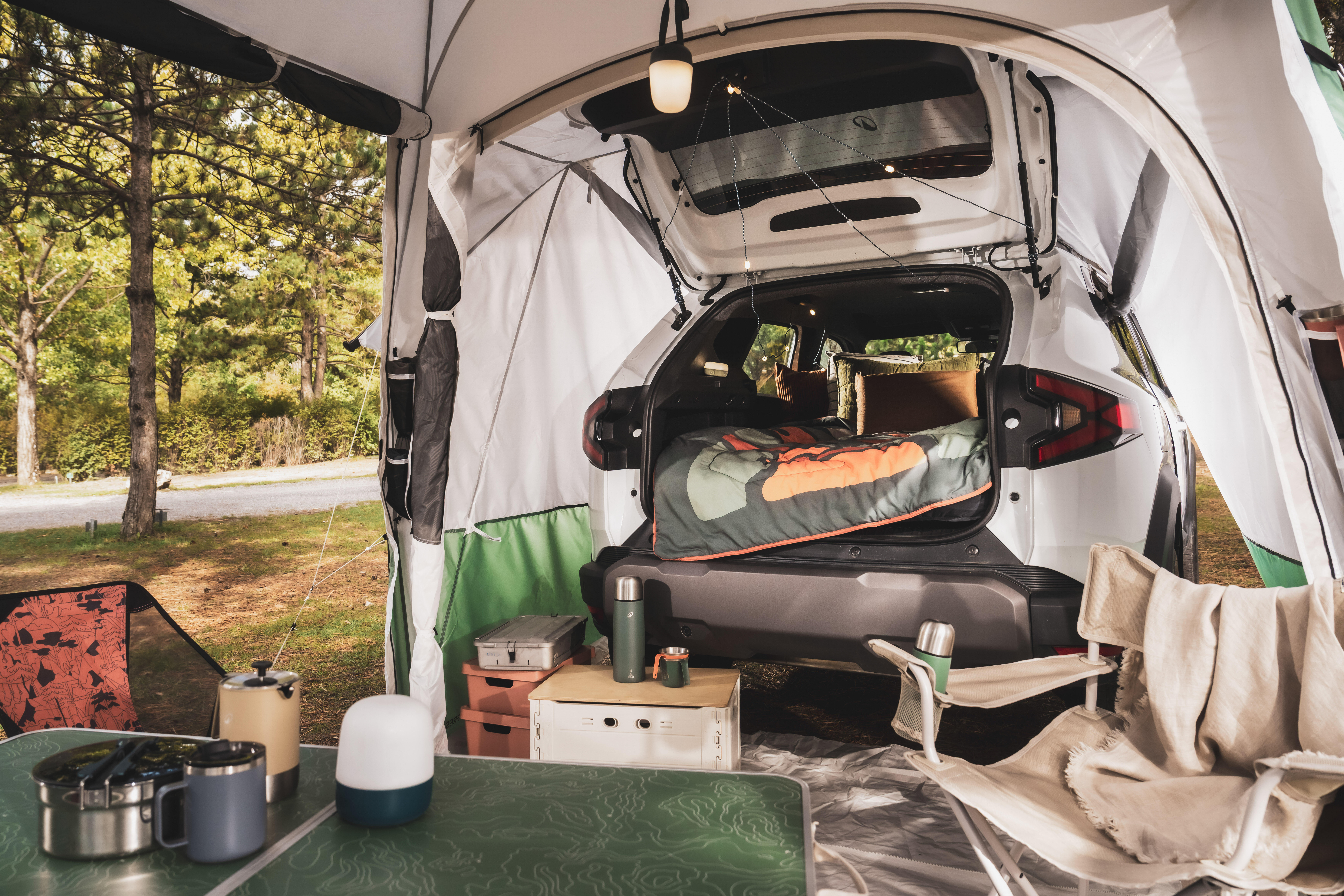 SUV opblaasmatras, compatibel met Tesla Model Y, reiswagen, koffer, matras, outdoor, camping, slaapmat, comfortabel, verdikt huidmateriaal (Grijs