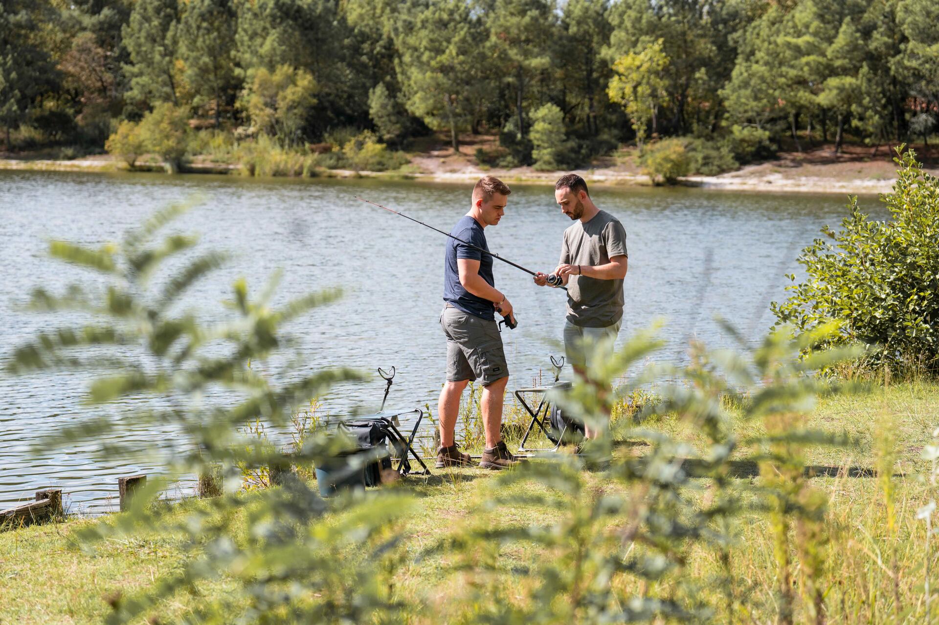 Mężczyźni łowiący ryby