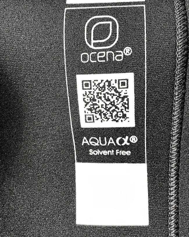 Powiększenie logo Ocena i AQUAα wydrukowane na neoprenie pianki.