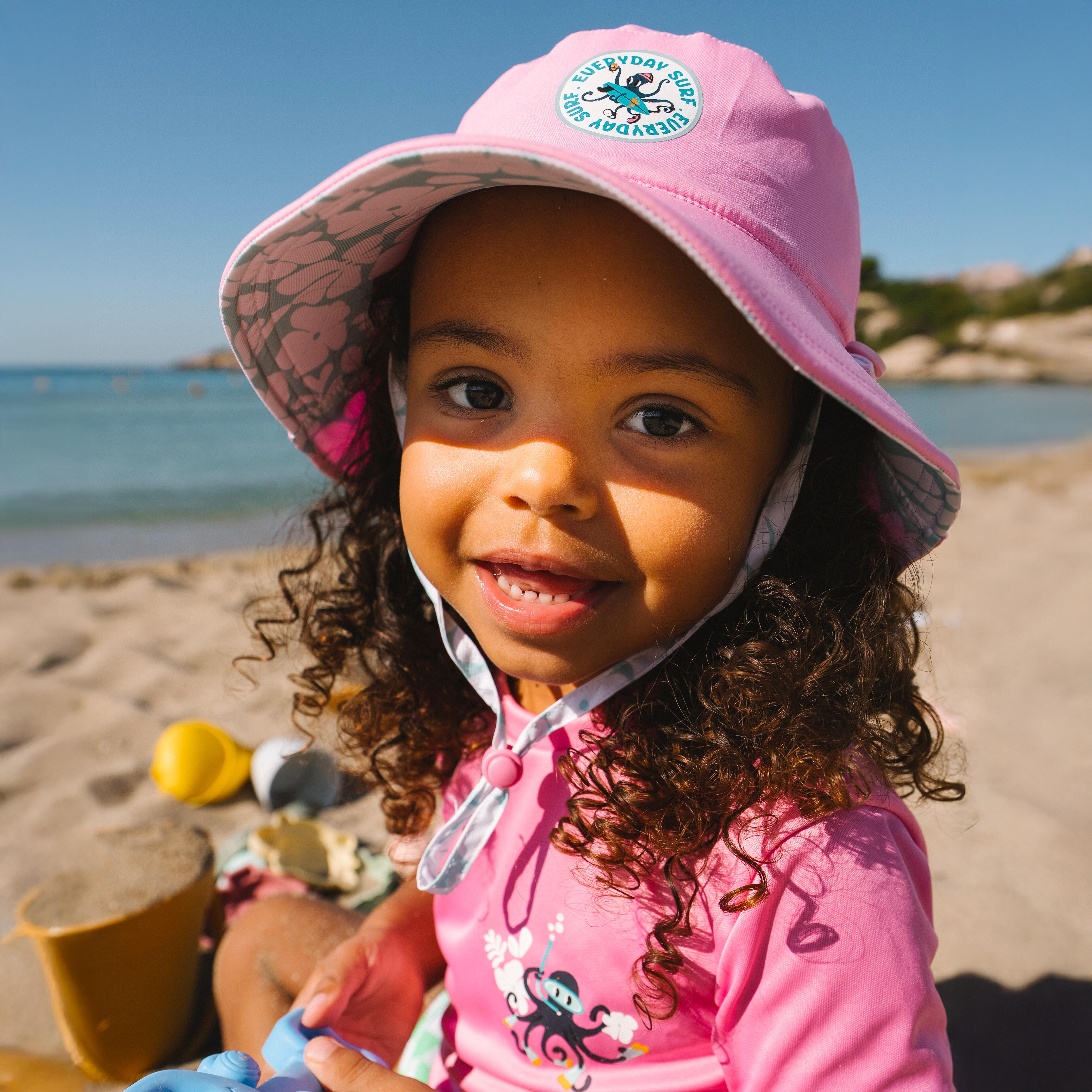 DECATHLON Detský klobúk s ochranou proti UV žiareniu bielo-zelený 95-112 cm