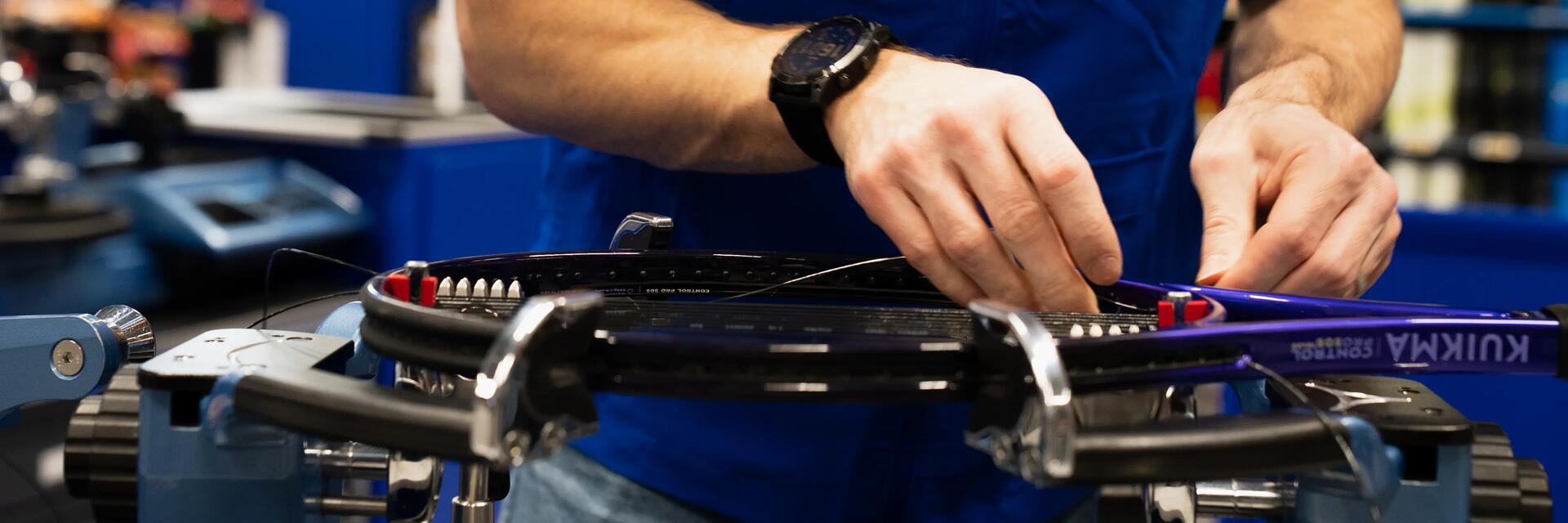 ¿Cuál es la tensión correcta para el cordaje de una raqueta de tenis?