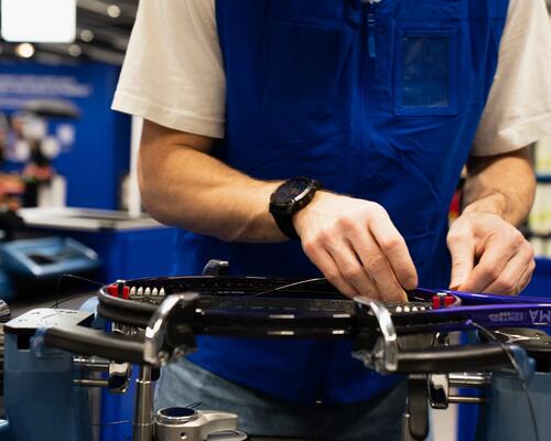 ¿Cuál es la tensión correcta para el cordaje de una raqueta de tenis?