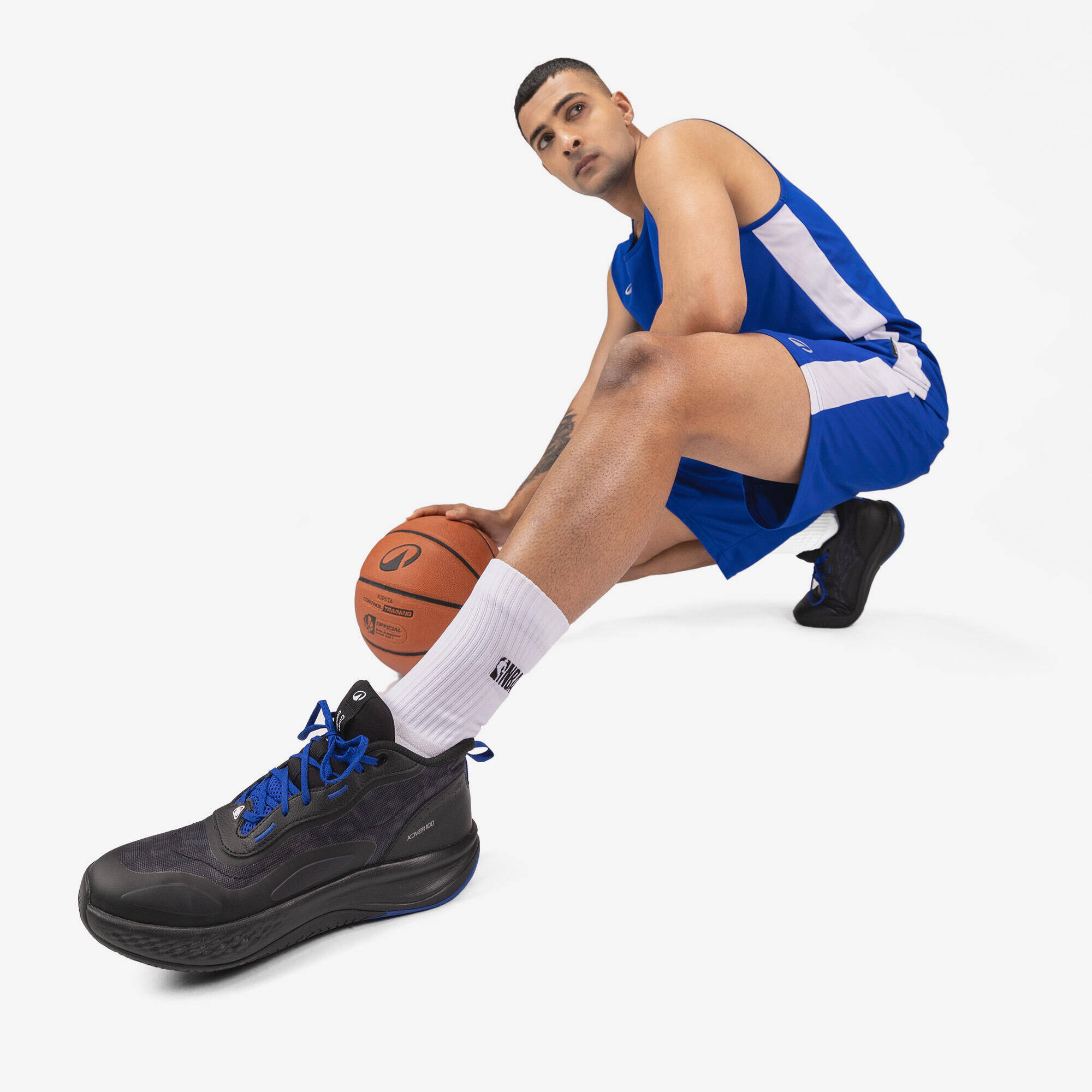Adult Basketball Shoe Xover 100 Mid Cut Black Blue -  5