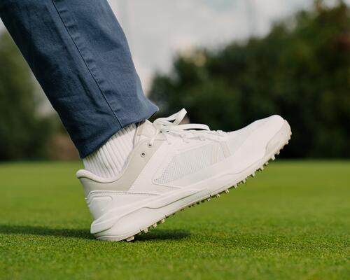 Mit unserer Hilfe deine weißen Sneaker, Lederschuhe und Schnürsenkel richtig reinigen!
