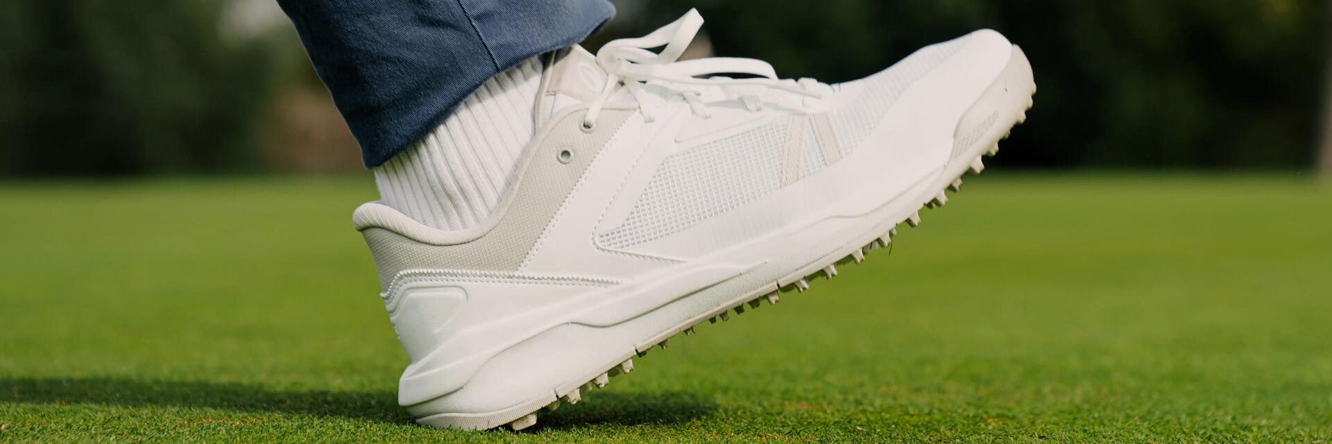 Mit unserer Hilfe deine weißen Sneaker, Lederschuhe und Schnürsenkel richtig reinigen!