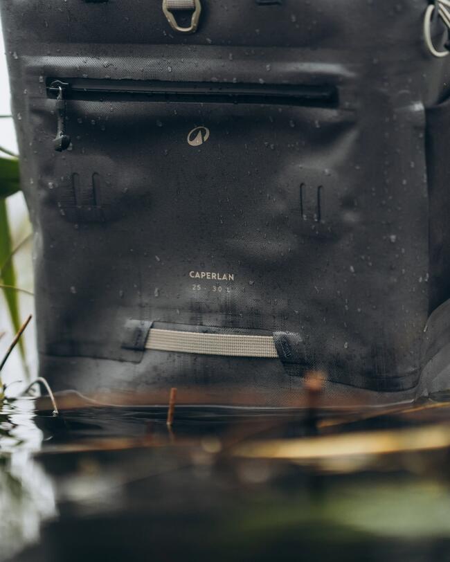 Le sac est totalement étanche même immergé dans l'eau