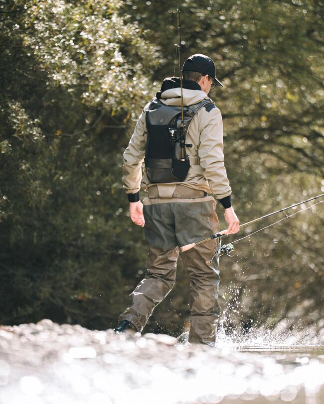 Un gilet ultra léger permettant de longues heures de pêche sans gêne.