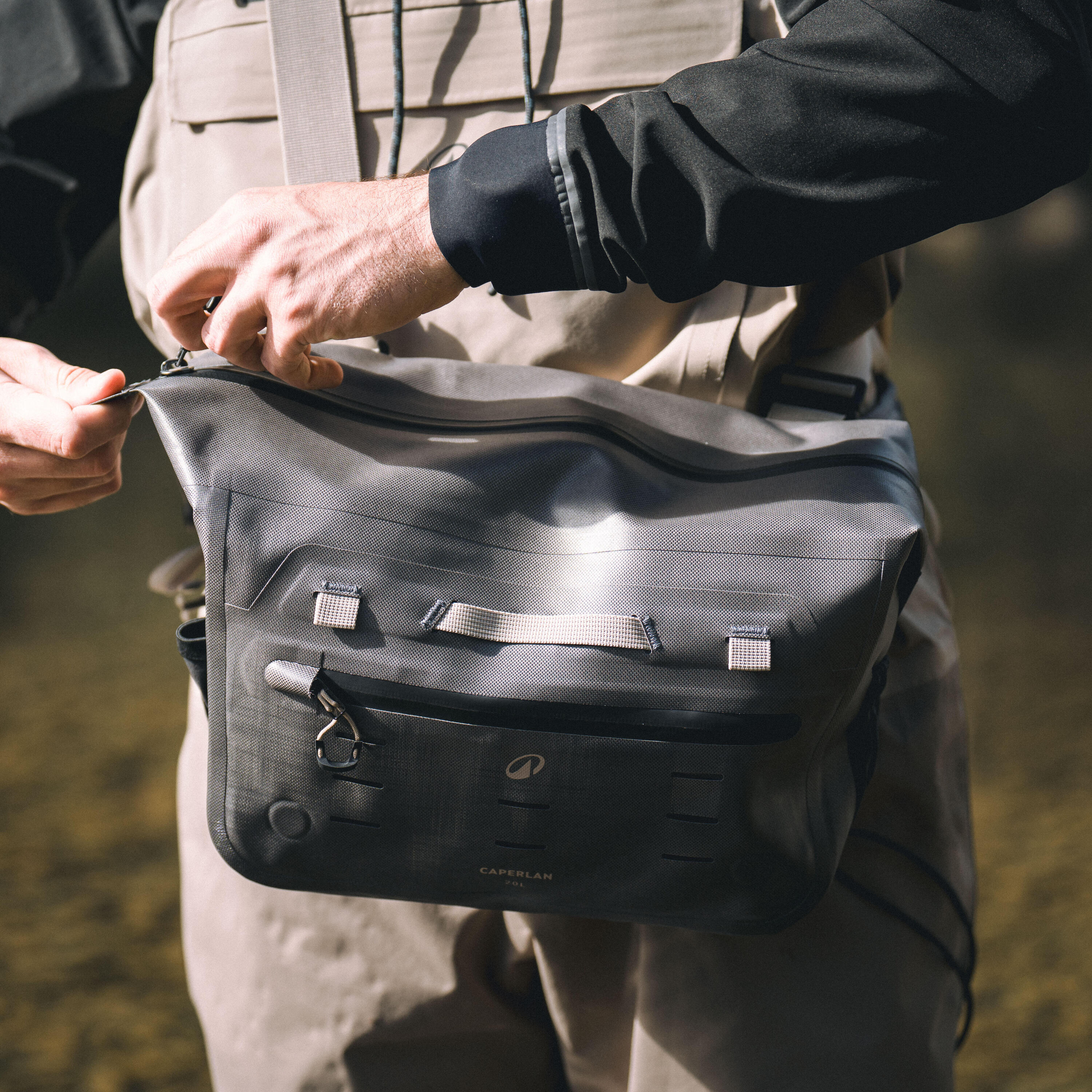 Sac ceinture de pêche 900 12l étanche 14/17