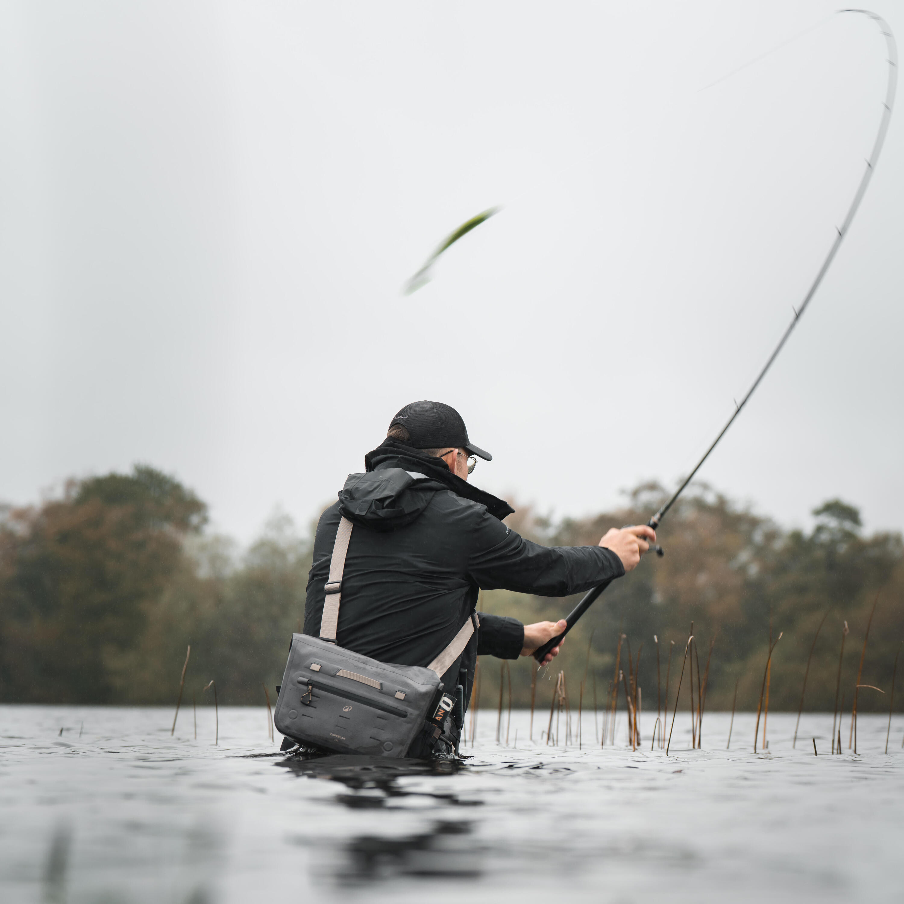 Sac ceinture de pêche 900 12l étanche 12/17