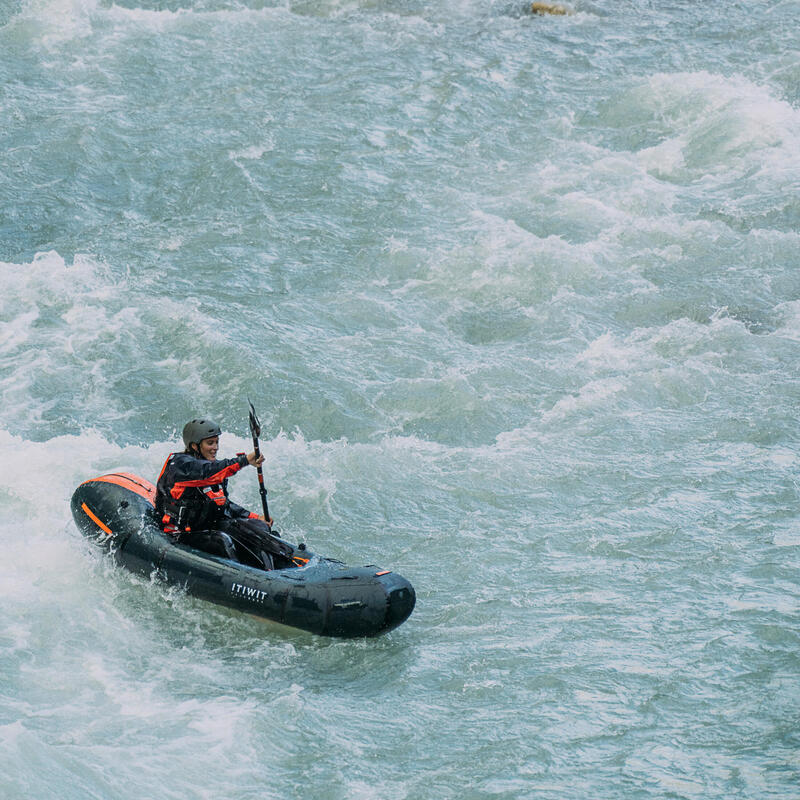 Packrafting – poznaj połączenie trekkingu i spływu rzeką pontonem