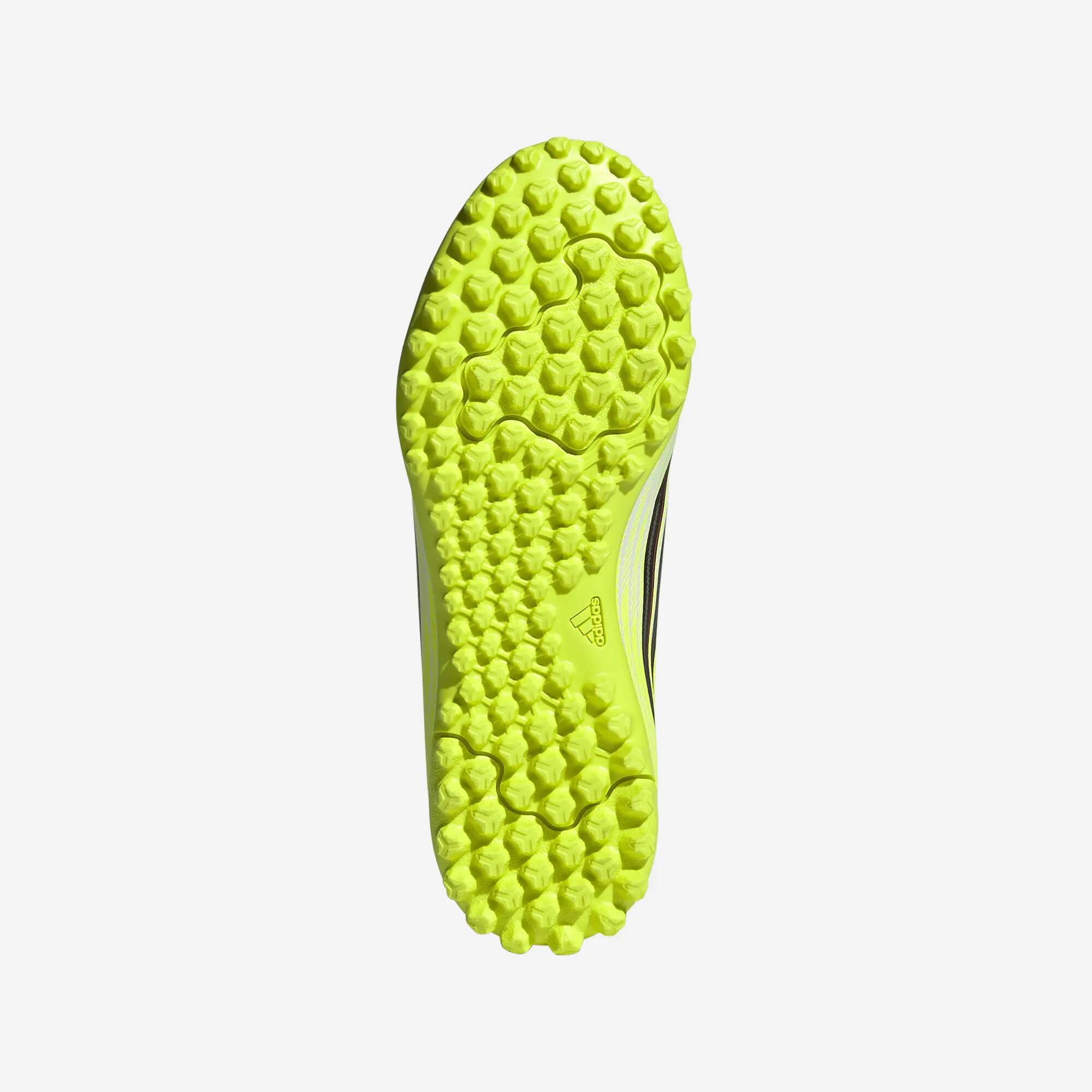 ZAPATILLAS DE FÚTBOL F50 TURF NIÑO BLANCO/AMARILLO 7/8