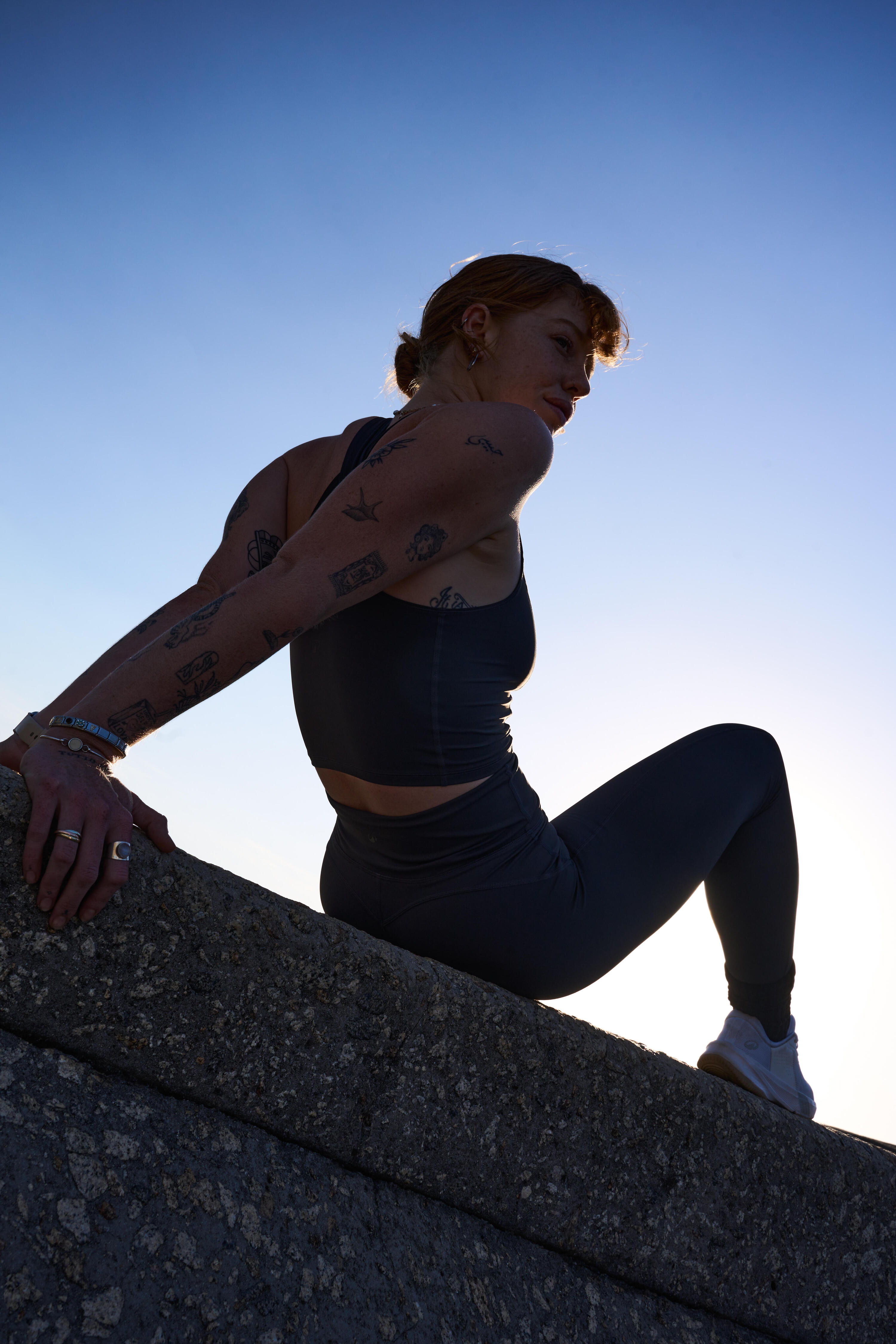 Leggings deportivos de tiro alto con corte moldeador gris oscuro para mujer 12/22