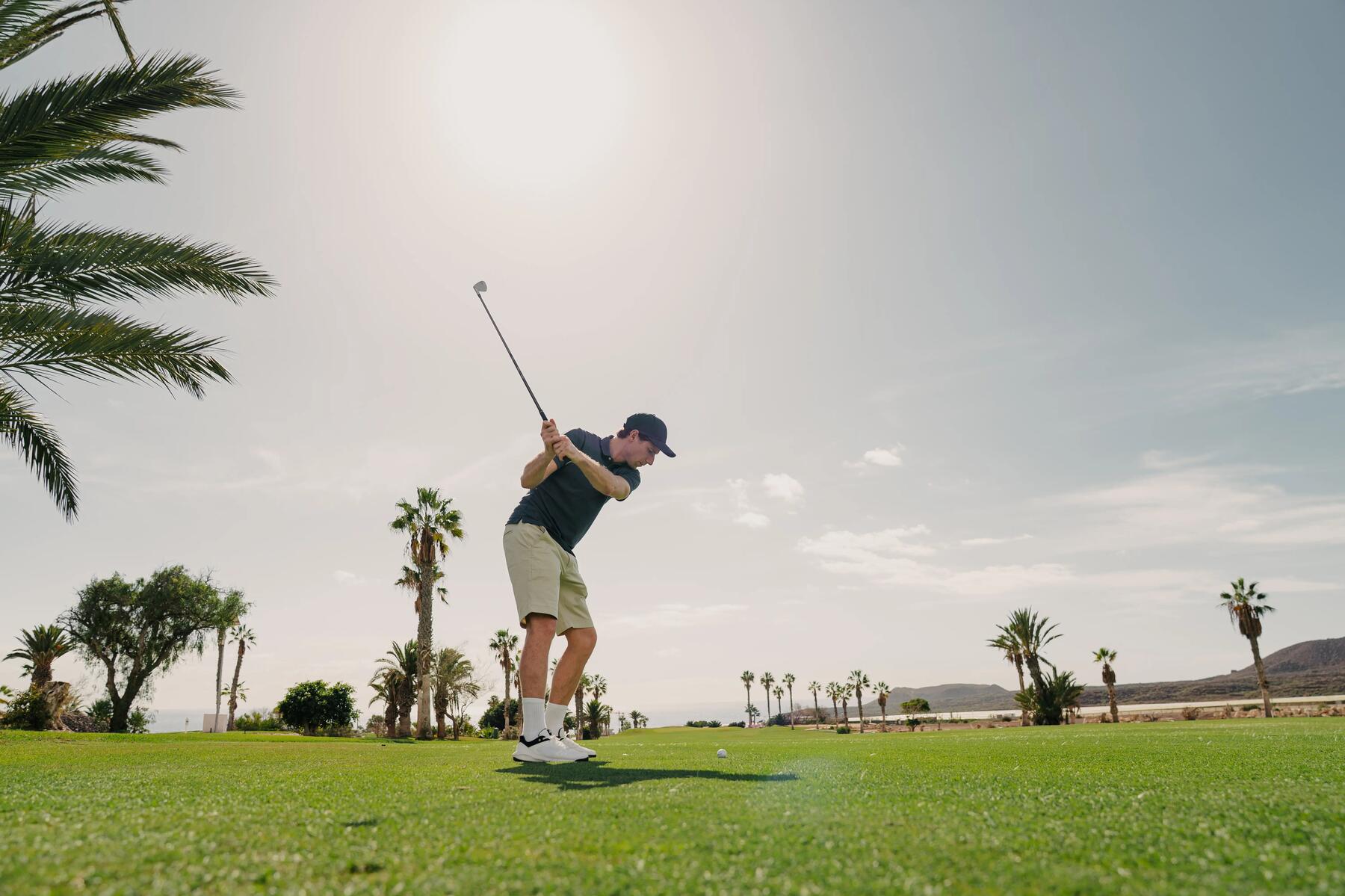 How to Hold a Golf Club: Handling Techniques for Beginners?