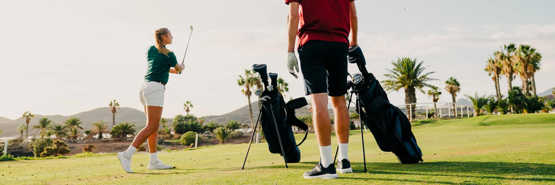 Zwei Personen haben ihren Golfschläger-Griff gewechselt