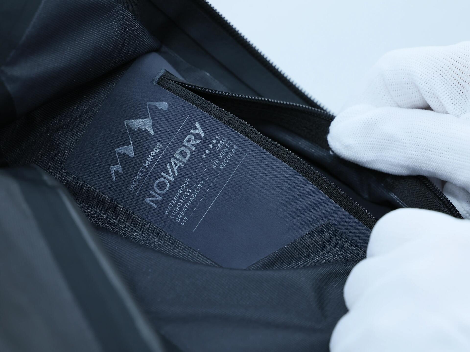 Logo Novadry sur la veste MH900
