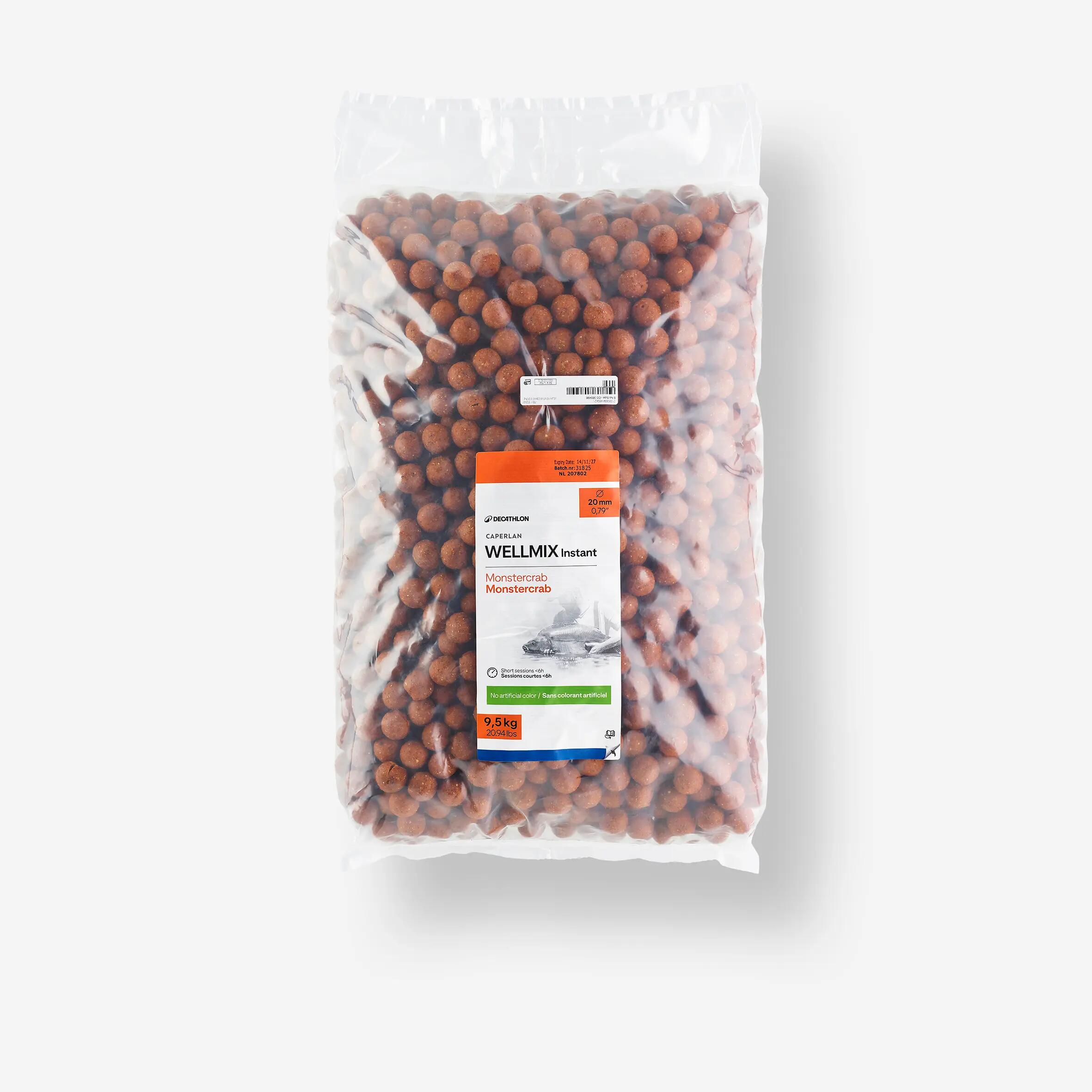 Eine 10kg Packung Boilies von Caperlan auf grauem Hintergrund