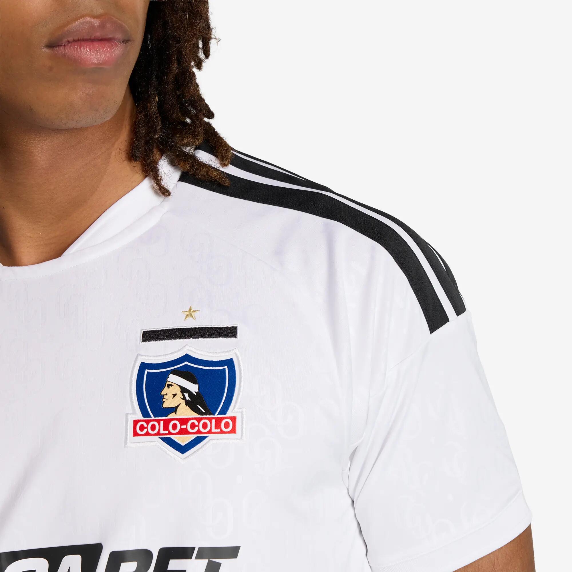 CAMISETA COLO COLO ADIDAS LOCAL 26 ADULTO 3/5