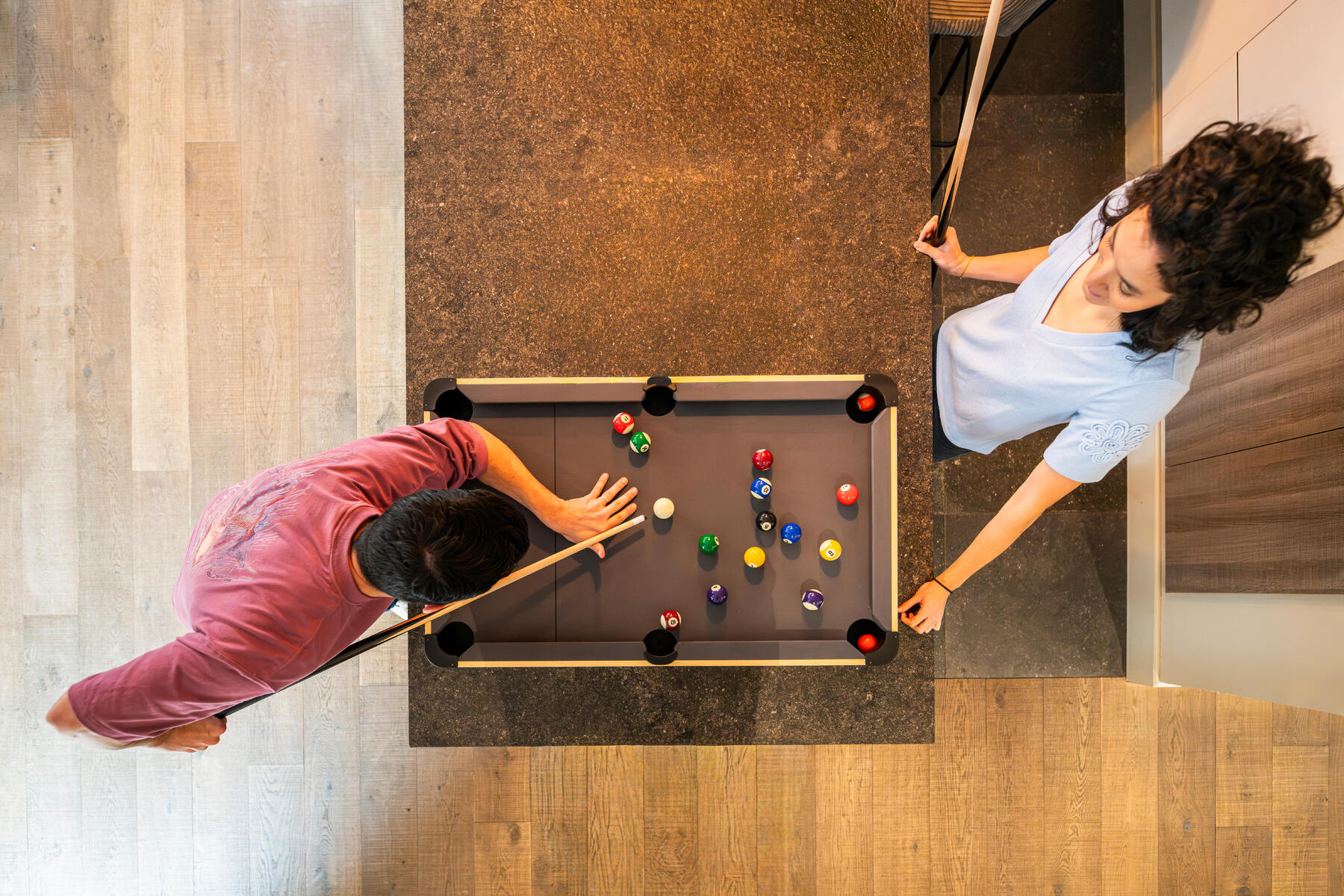 Posture, flexibility, and motor coordination: this is why this guy is good at Billiards!