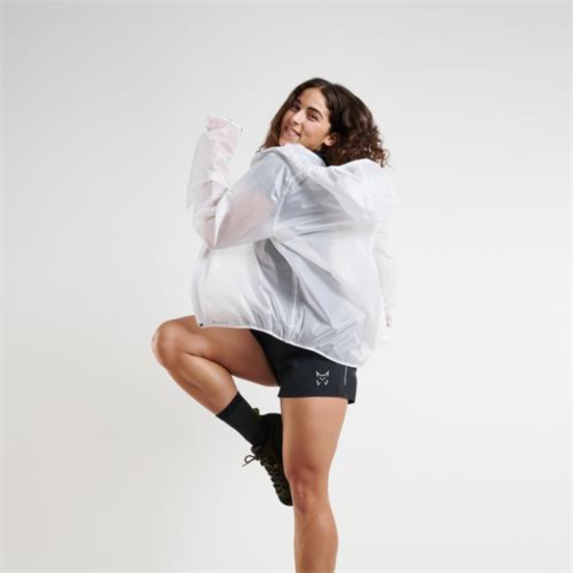 Chaqueta con membrana ultraligera con capucha blanca - CD 7/8
