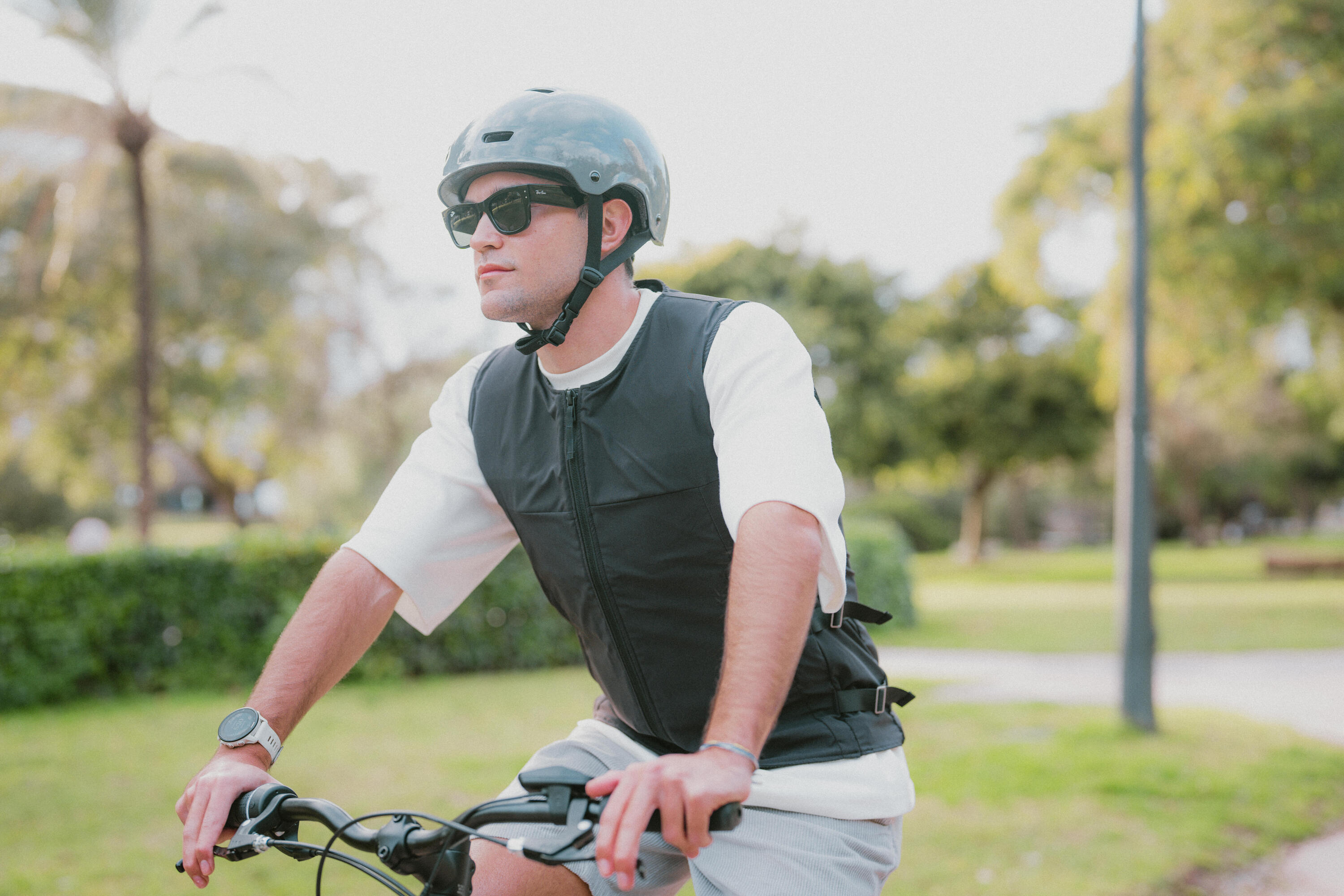 Airbag Weste elektronisch Fahrrad/Scooter Erwachsene schwarz | Decathlon