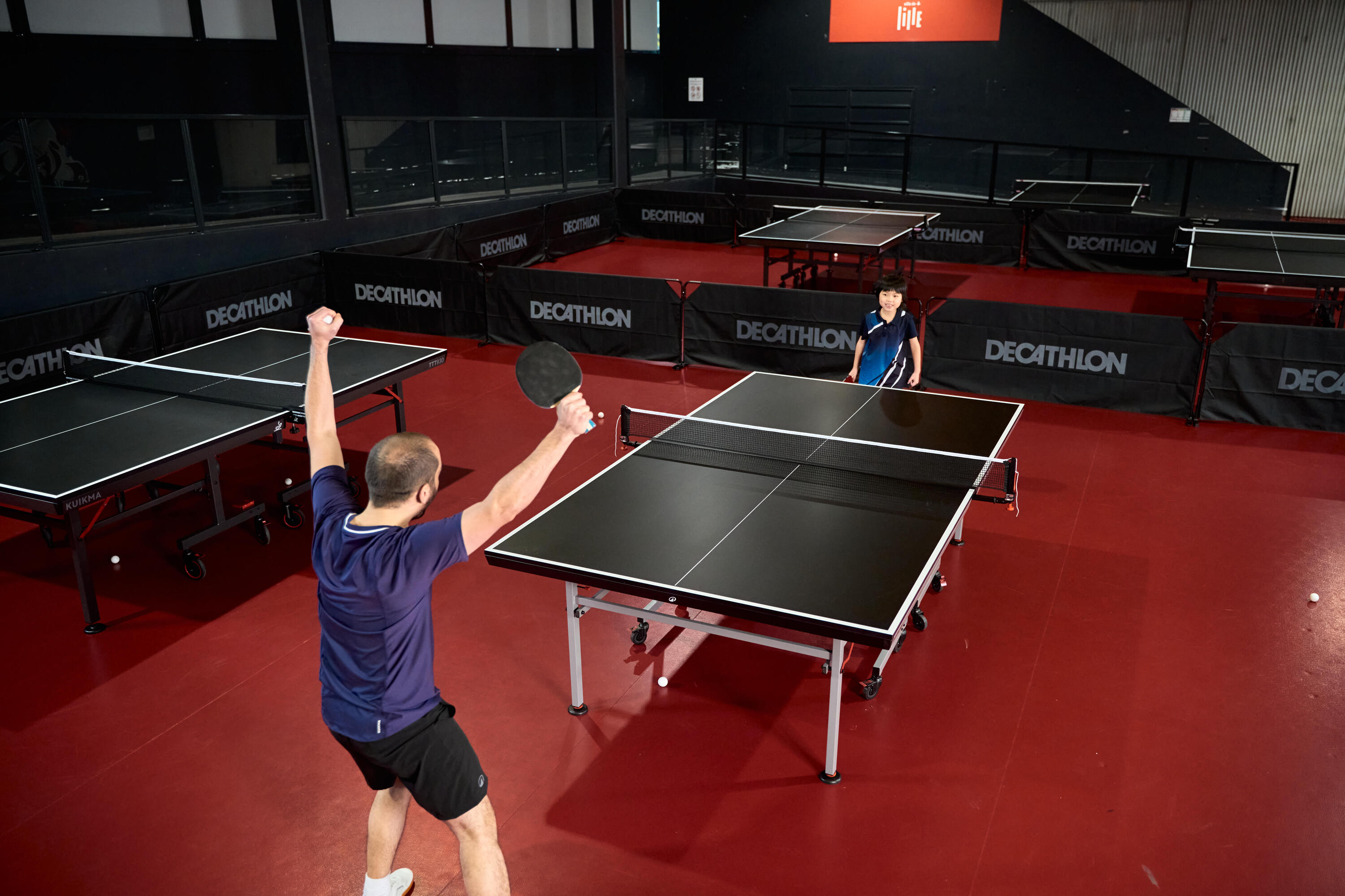Table de tennis de table intérieure compacte avec filet innovant, TTT 130.2 Bleu 24/27