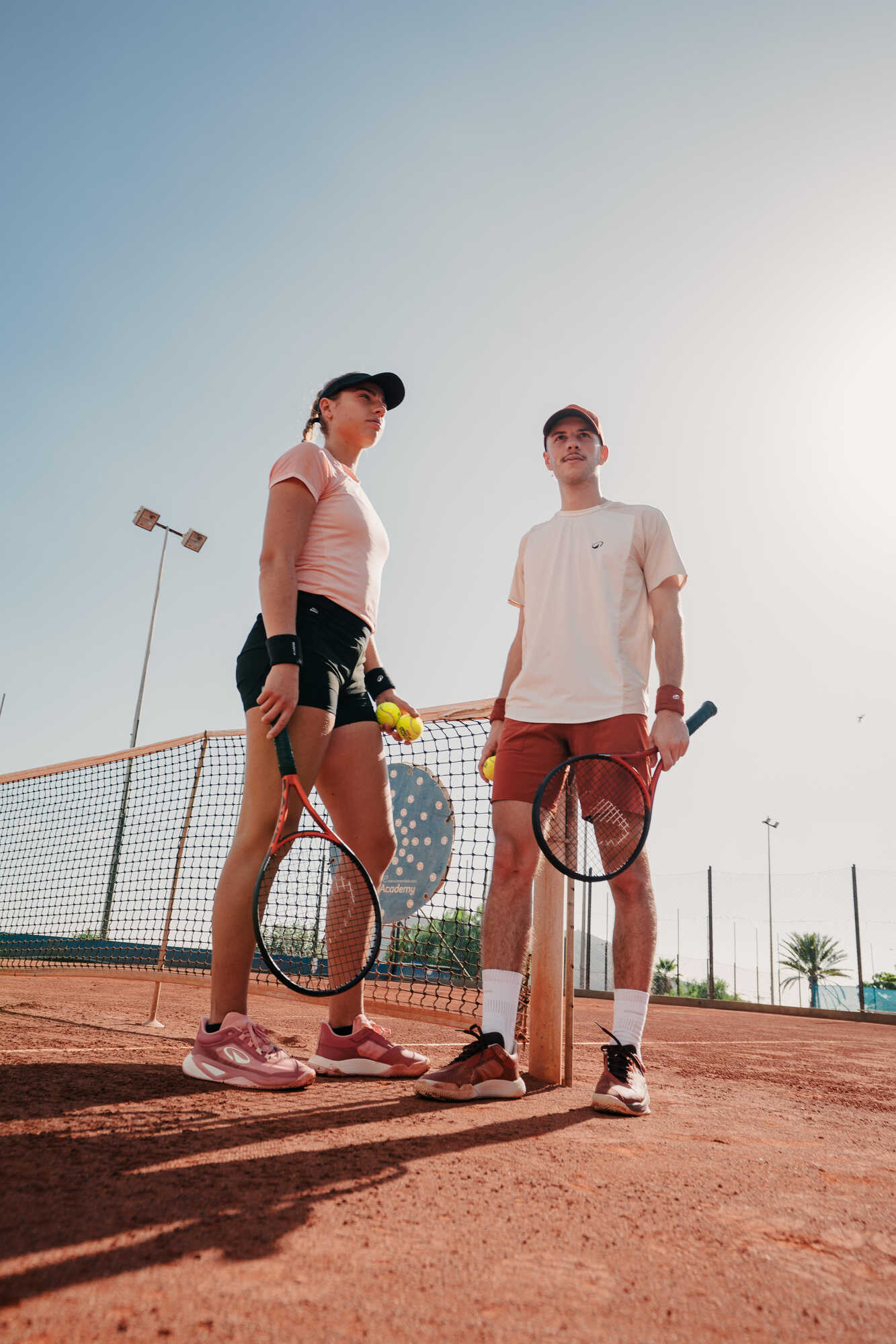 Žena hrajúca tenis