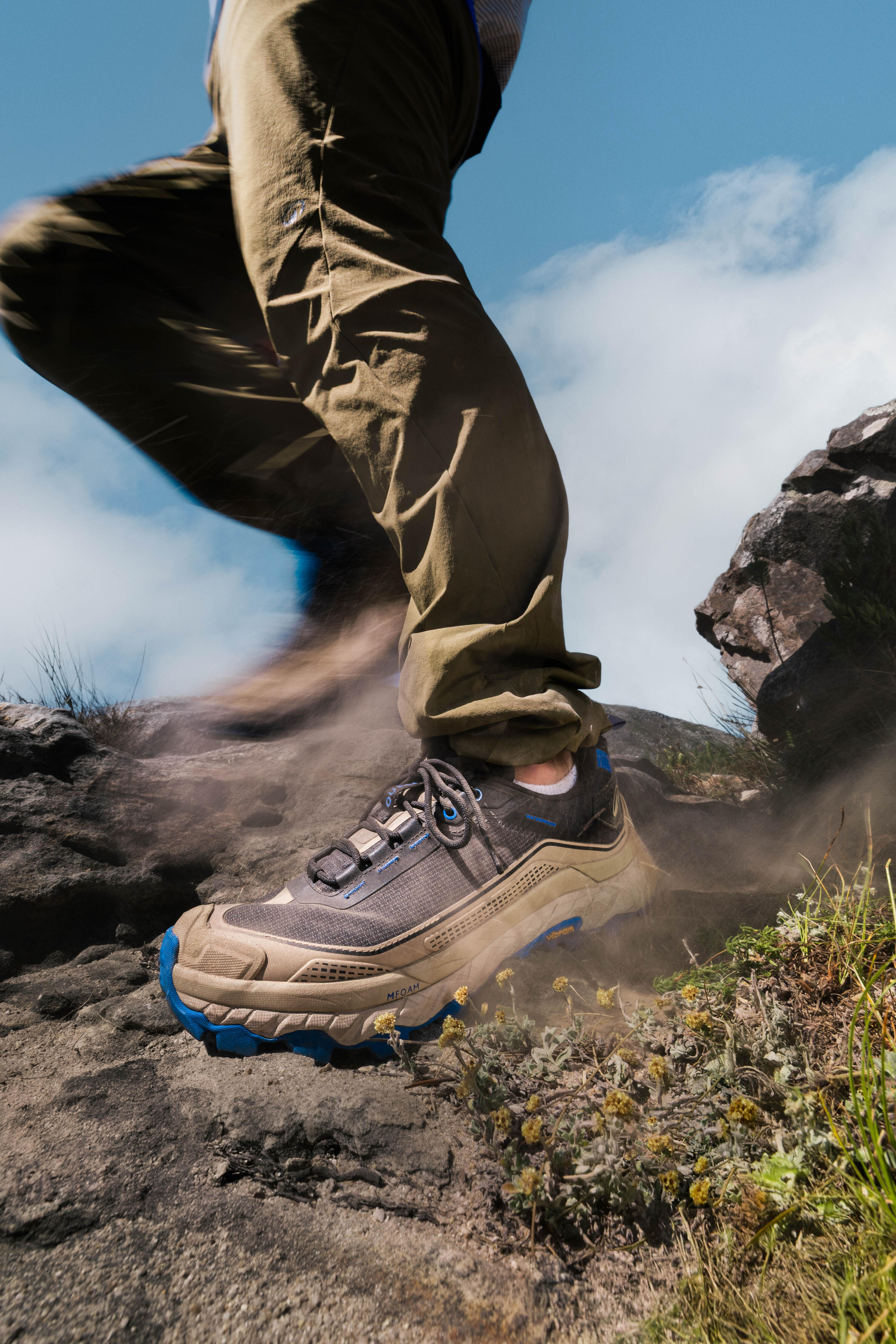 Chaussures de randonnée imperméables homme, MH 900 Light 10/13