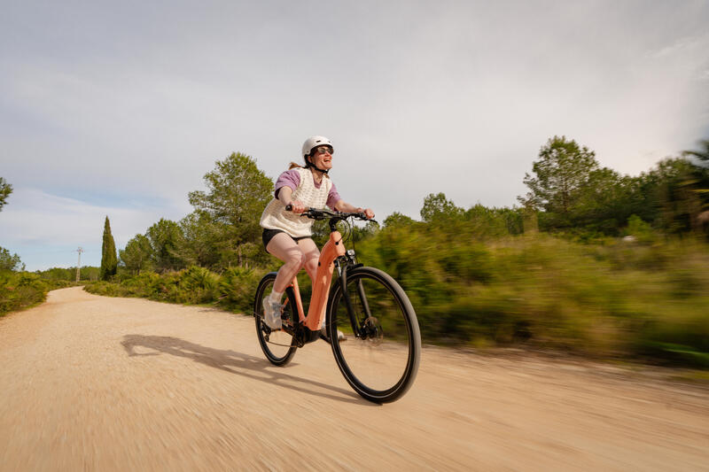 Come scegliere la bici trekking a pedalata assistita?