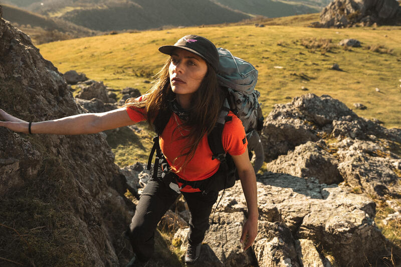 Jak wybrać plecak trekkingowy dla kobiety? Wskazówki
