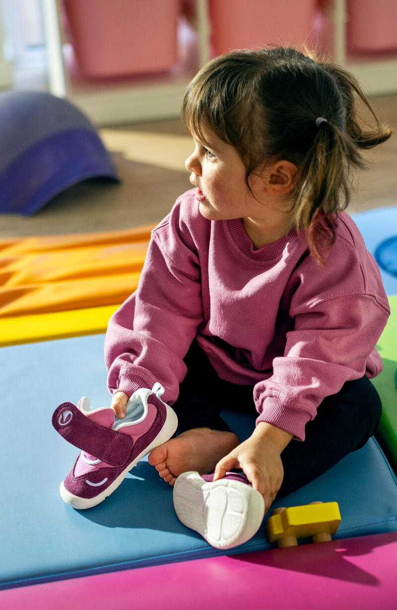 Chaussures premiers pas bébé : comment bien les choisir