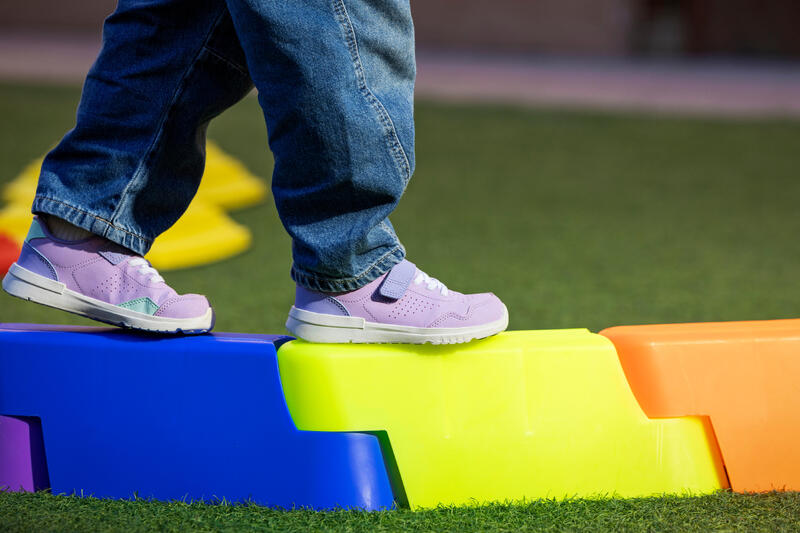 Comment choisir les chaussures enfant 1-6 ans : premiers pas et choix