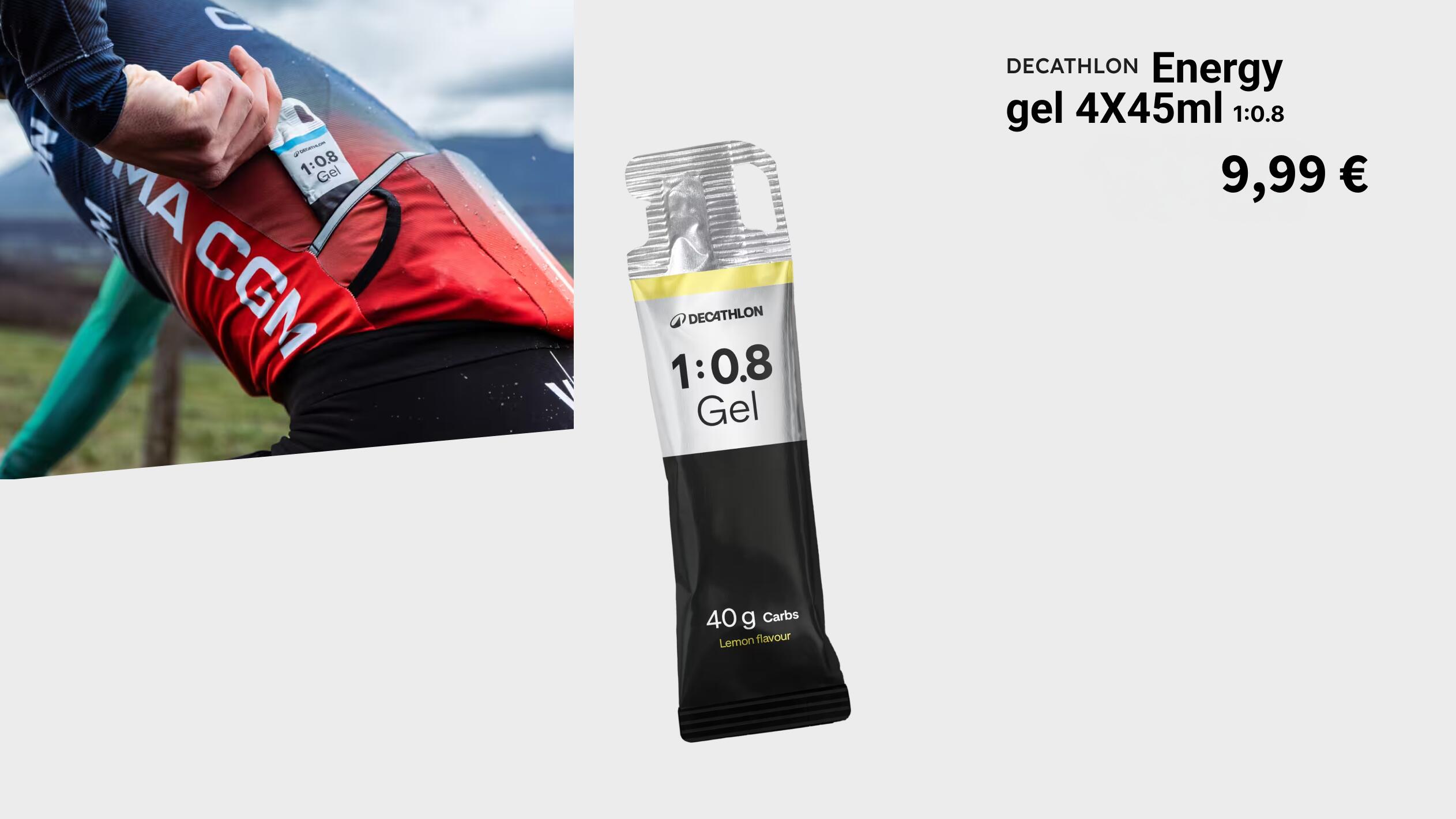 Werbegrafik für das Decathlon Energy Gel 4x45ml (9,99 €), die links zeigt, wie ein Radfahrer während der Fahrt ein Gel aus seiner Trikottasche zieht. Rechts ist eine einzelne Gel-Packung in Schwarz-Weiß mit gelben Akzenten und dem Aufdruck „1:0.8 Gel“ sowie „40 g Carbs“ vor grauem Hintergrund freigestellt.