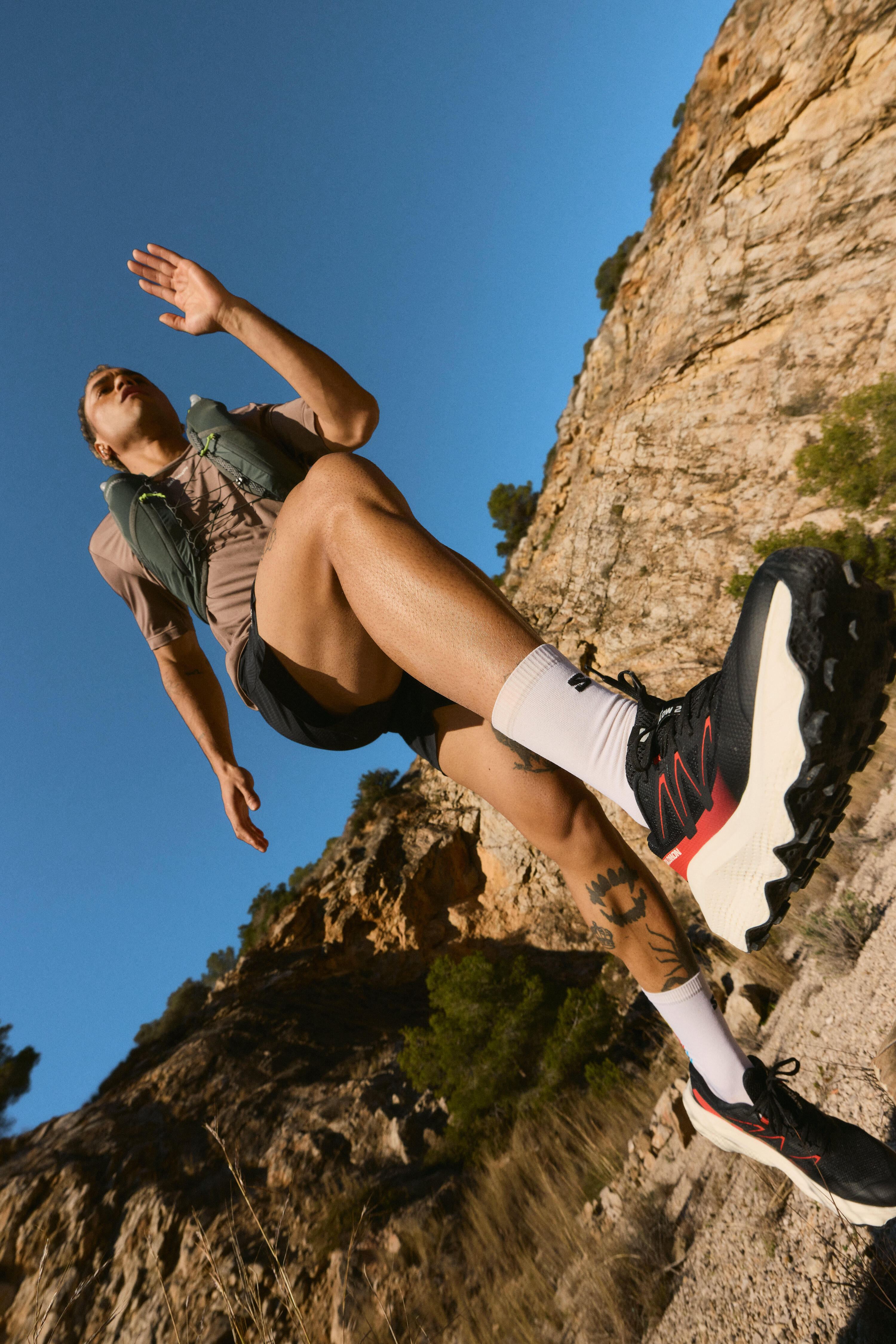 Scarpe trail uomo Salomon ULTRA FLOW 2 nero-bianco-rosso 7/12
