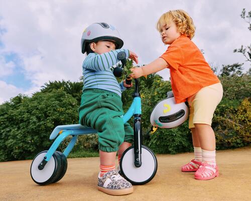 Enfant 2 ans : draisienne, trottinette, porteur ou tricycle ?