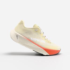 Zapatillas running carretera hombre, Kiprun Kipride amarillo