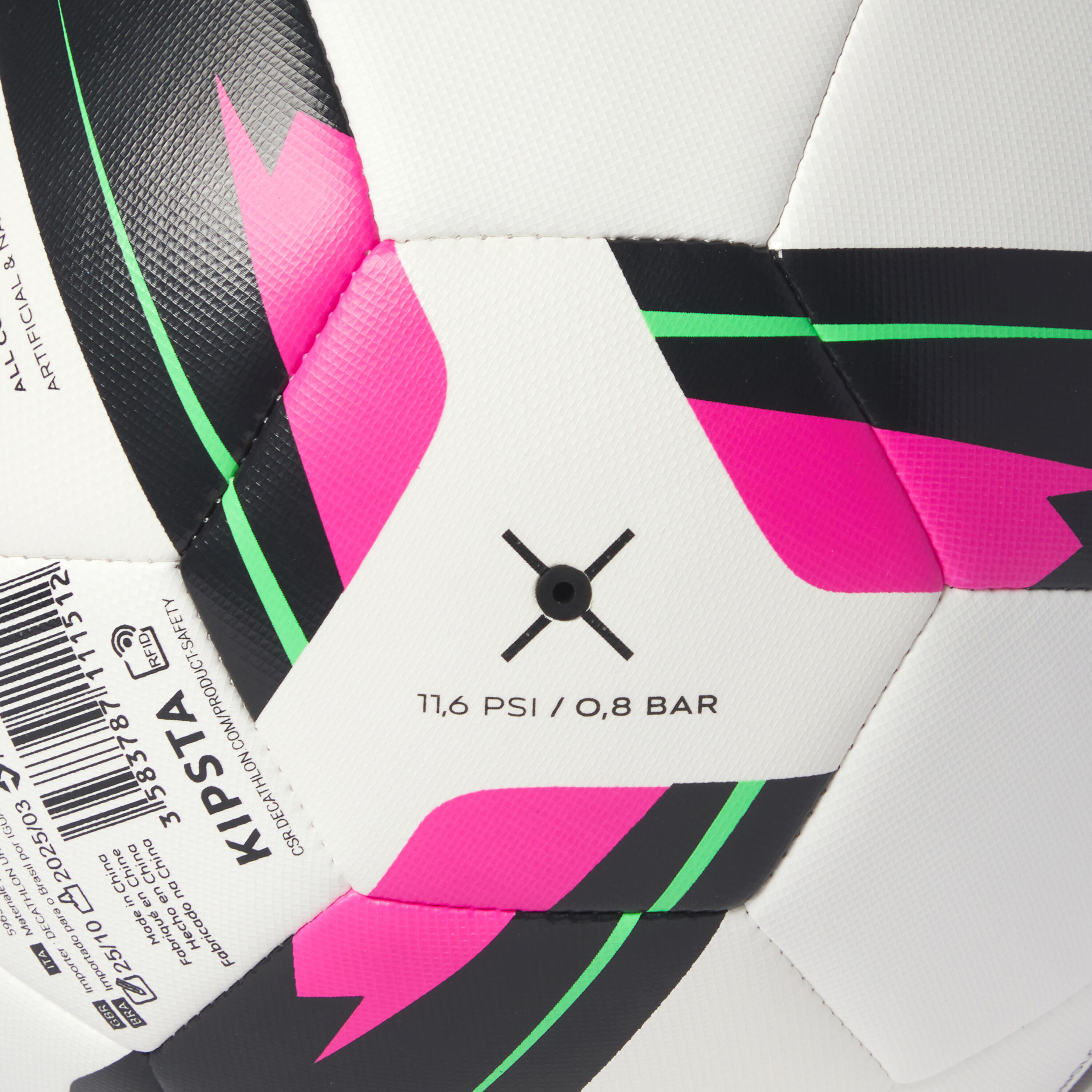 Italië Amerikaans voetbal team fans met vlaggen van Italië juichen Aan stadion, straf trap concept in een voetbal wedstrijd. 15364774 Vectorkunst bij Vecteezy