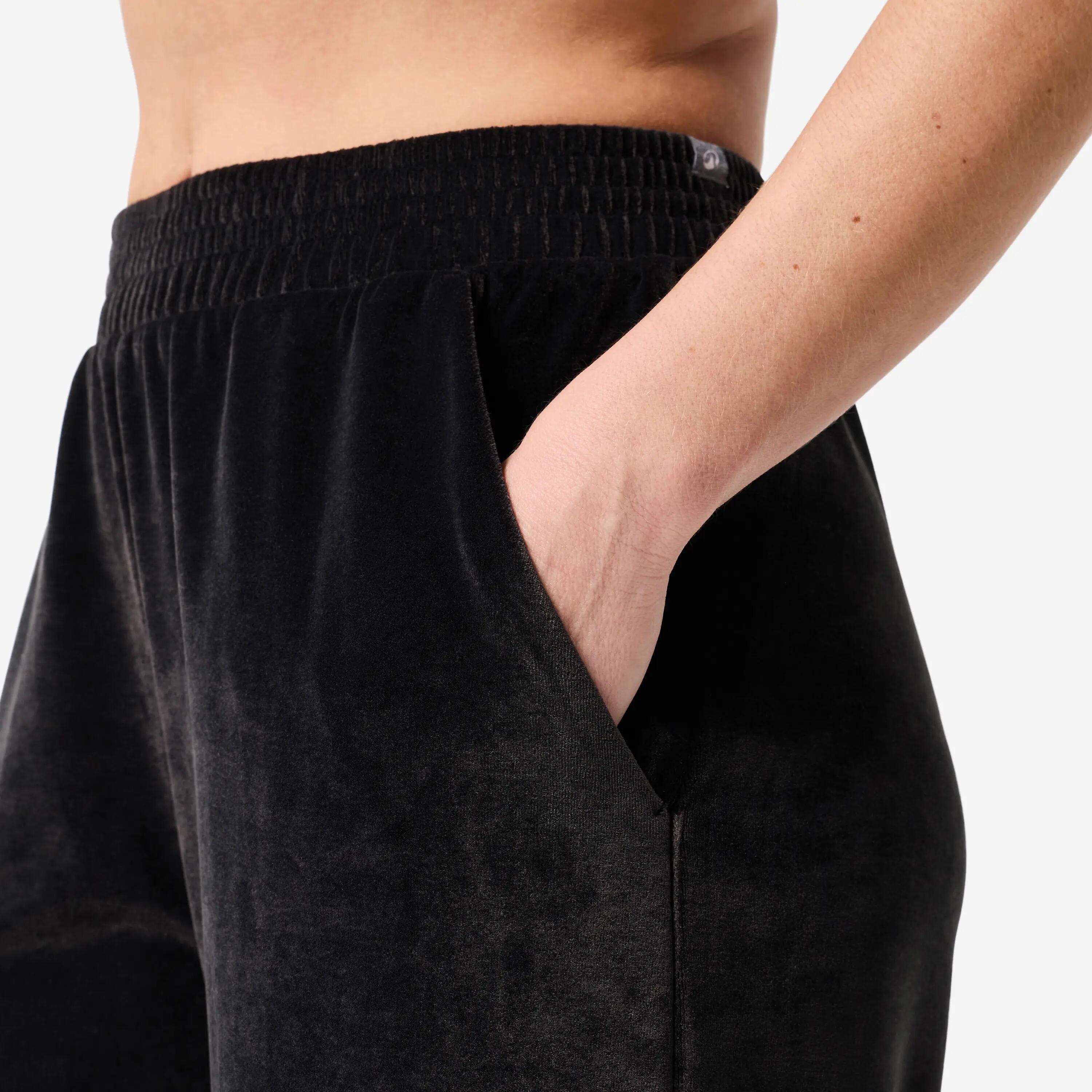 Women loose-fitting yoga and Pilates trousers in warm, breathable velour, black -  5