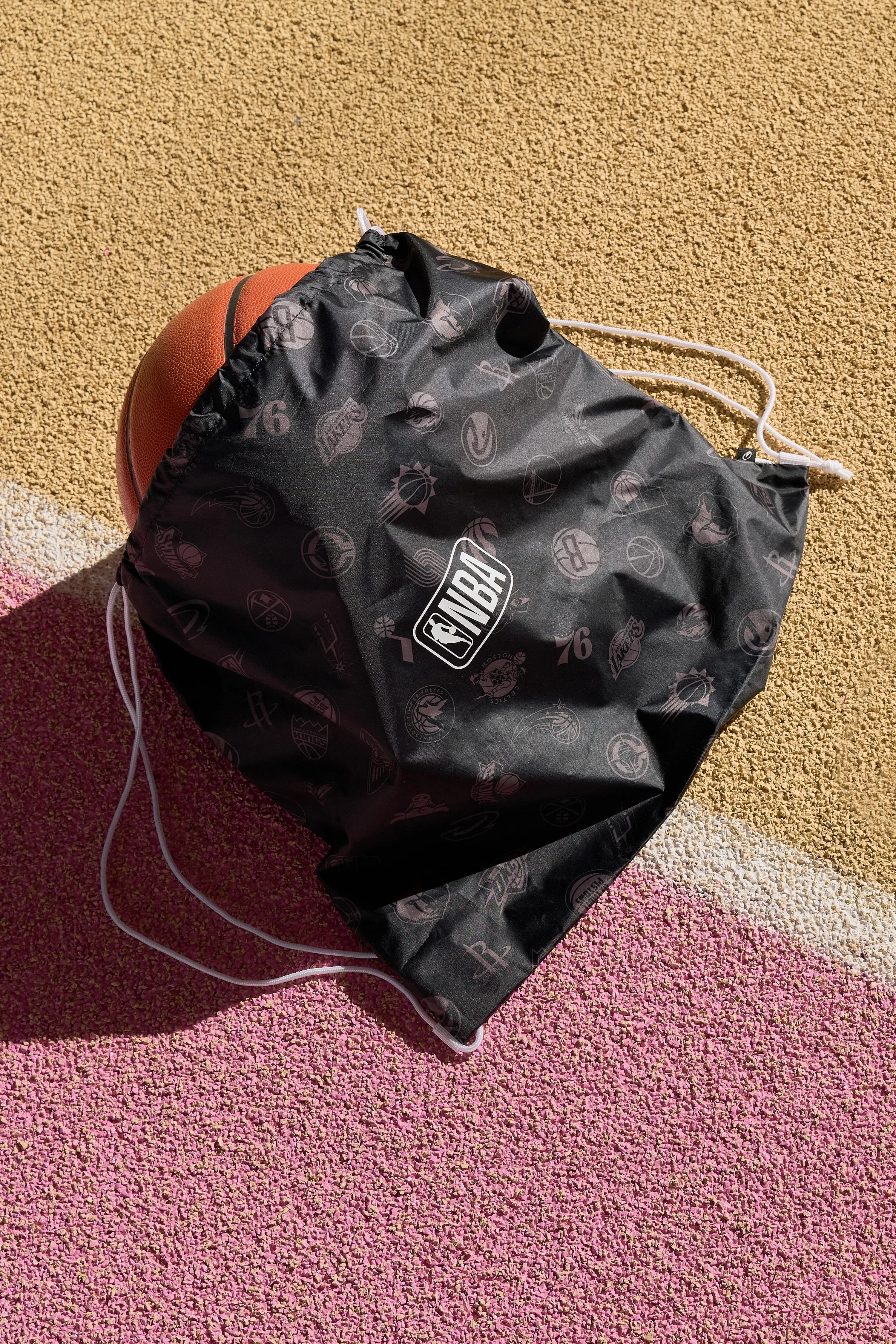 Sac à dos de basket NBA 12 litres à cordons, noir 2/8