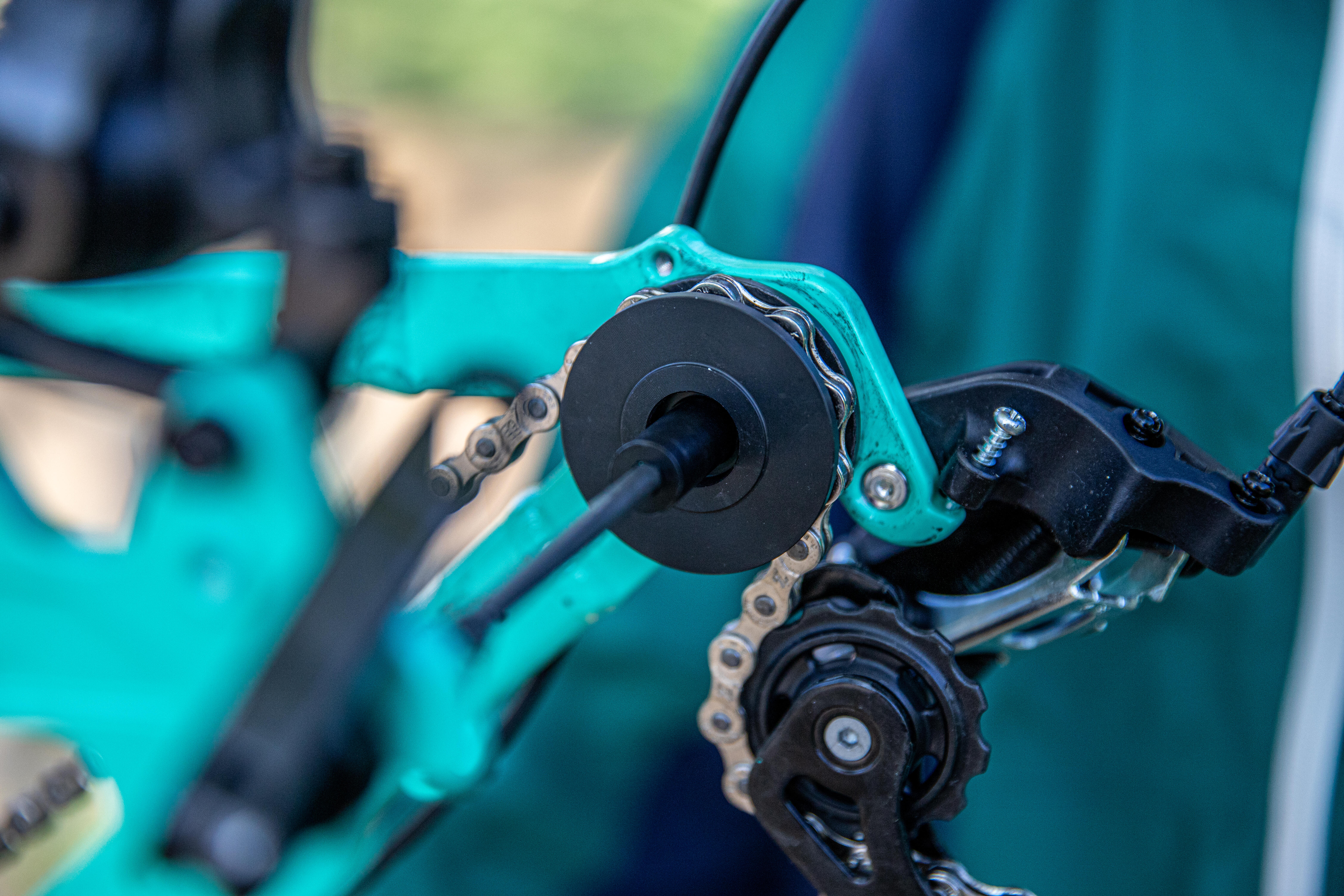 UNCLE B PREMIUM Držiak reťaze na 12 mm pevnej osi na údržbu a prepravu bicykla bez · záber 3