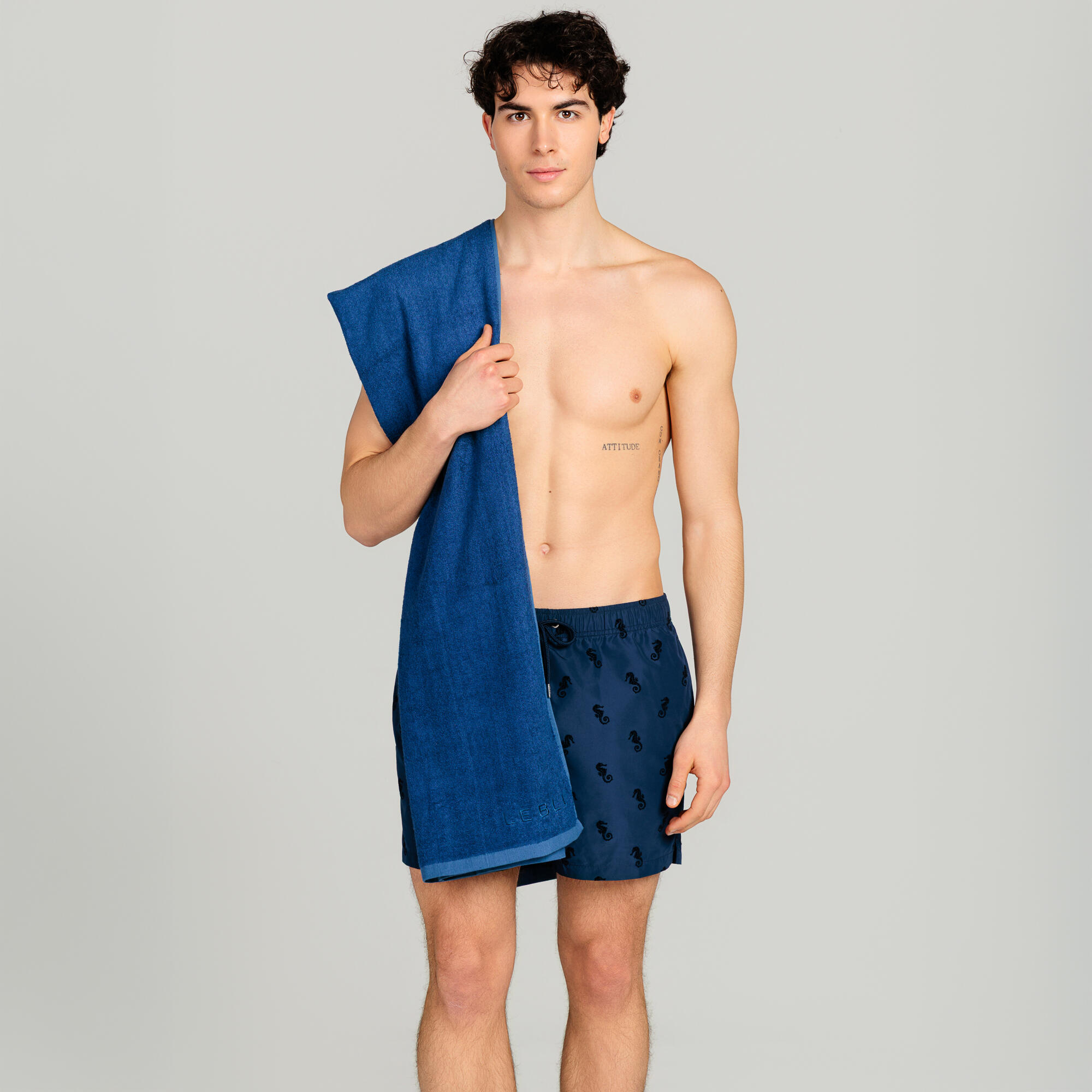 Telo mare in spugna bamboo e cotone blu 4/8