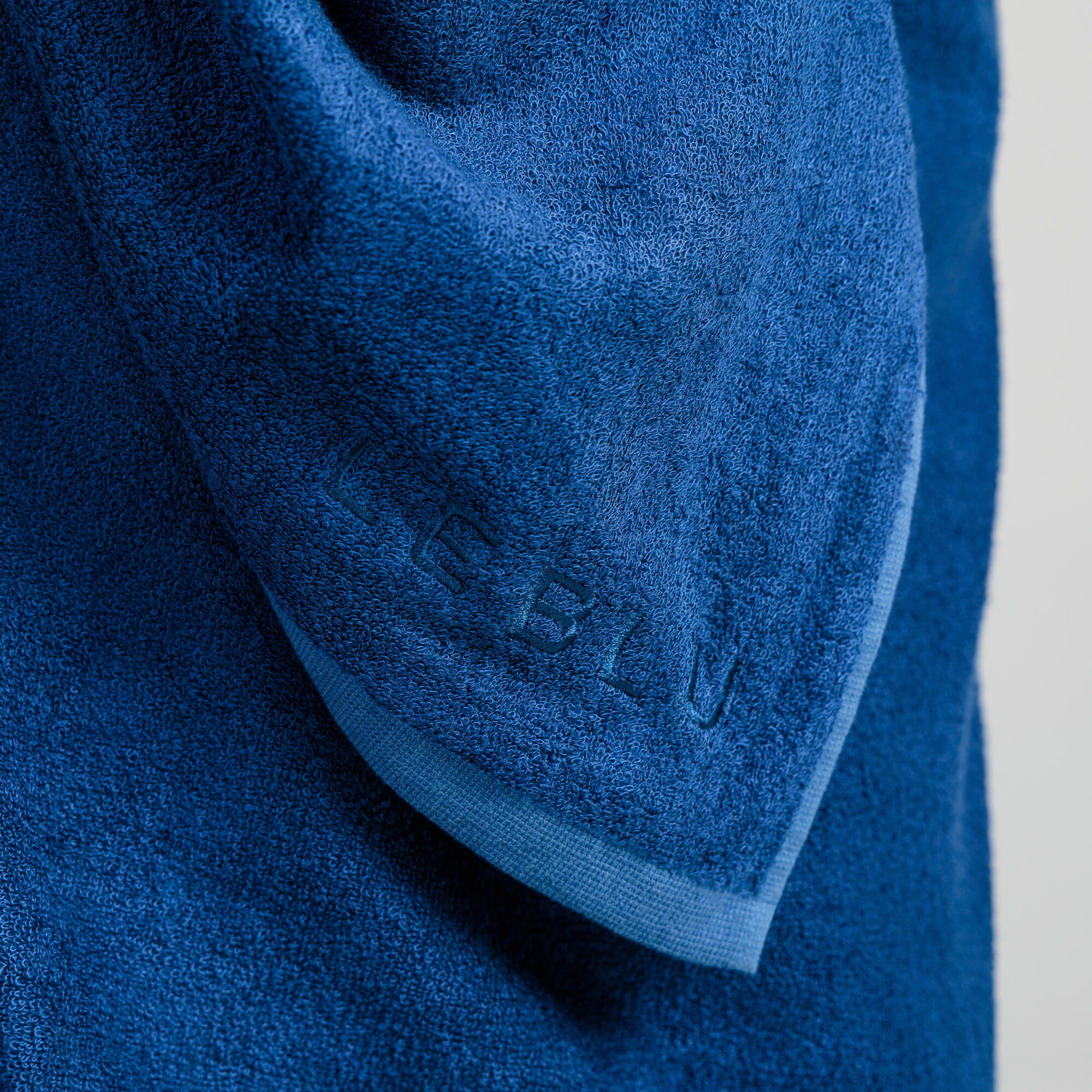 Telo mare in spugna bamboo e cotone blu 8/8