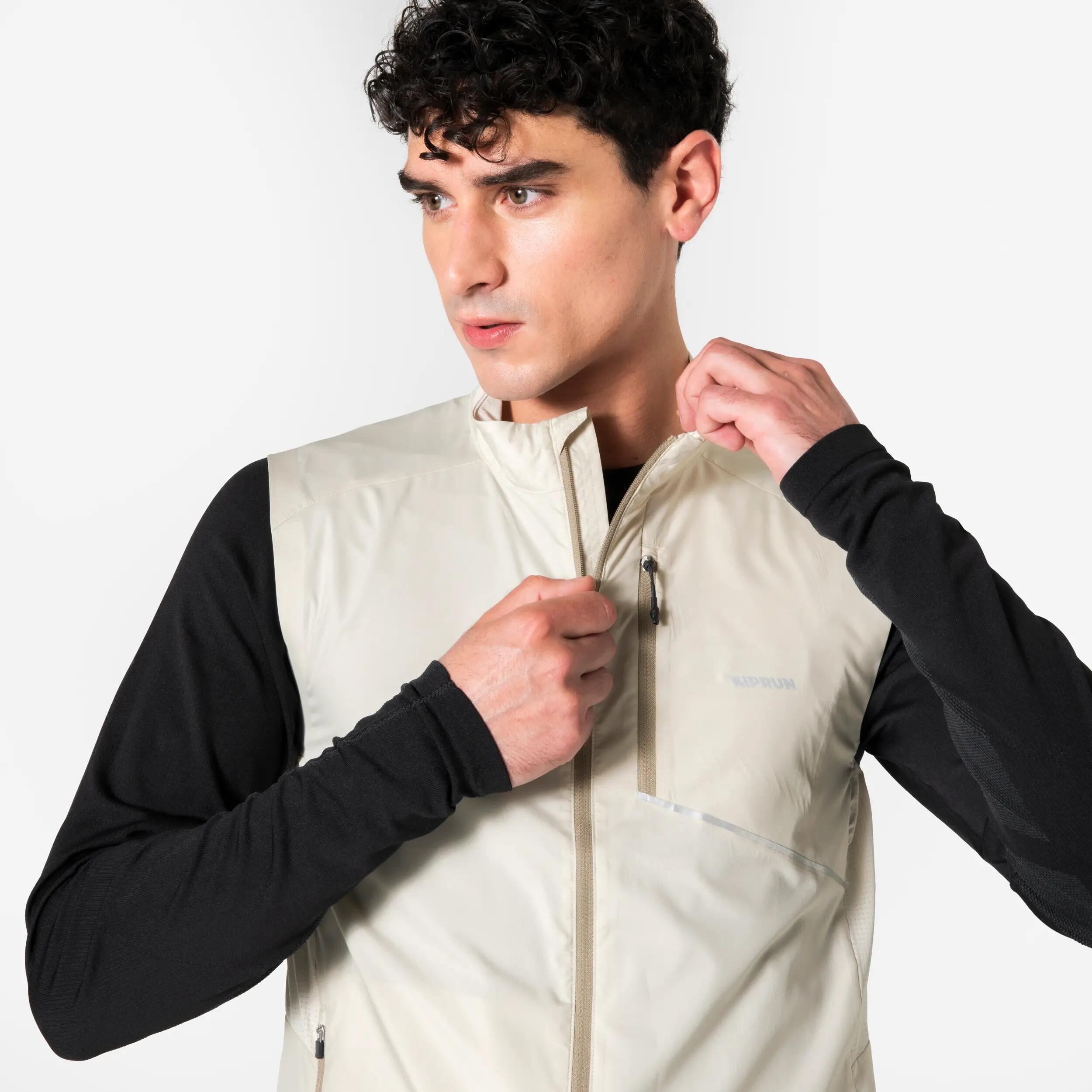 Gilet antivento running uomo RUN FLOW beige 4/13
