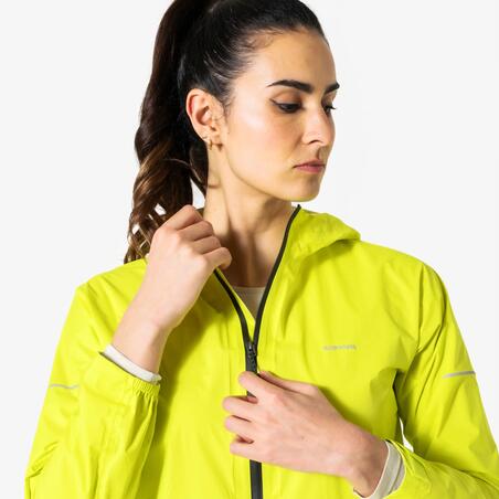 Куртка жіноча Run Rain 900 для бігу водонепроникна зелена