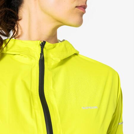 Куртка жіноча Run Rain 900 для бігу водонепроникна зелена
