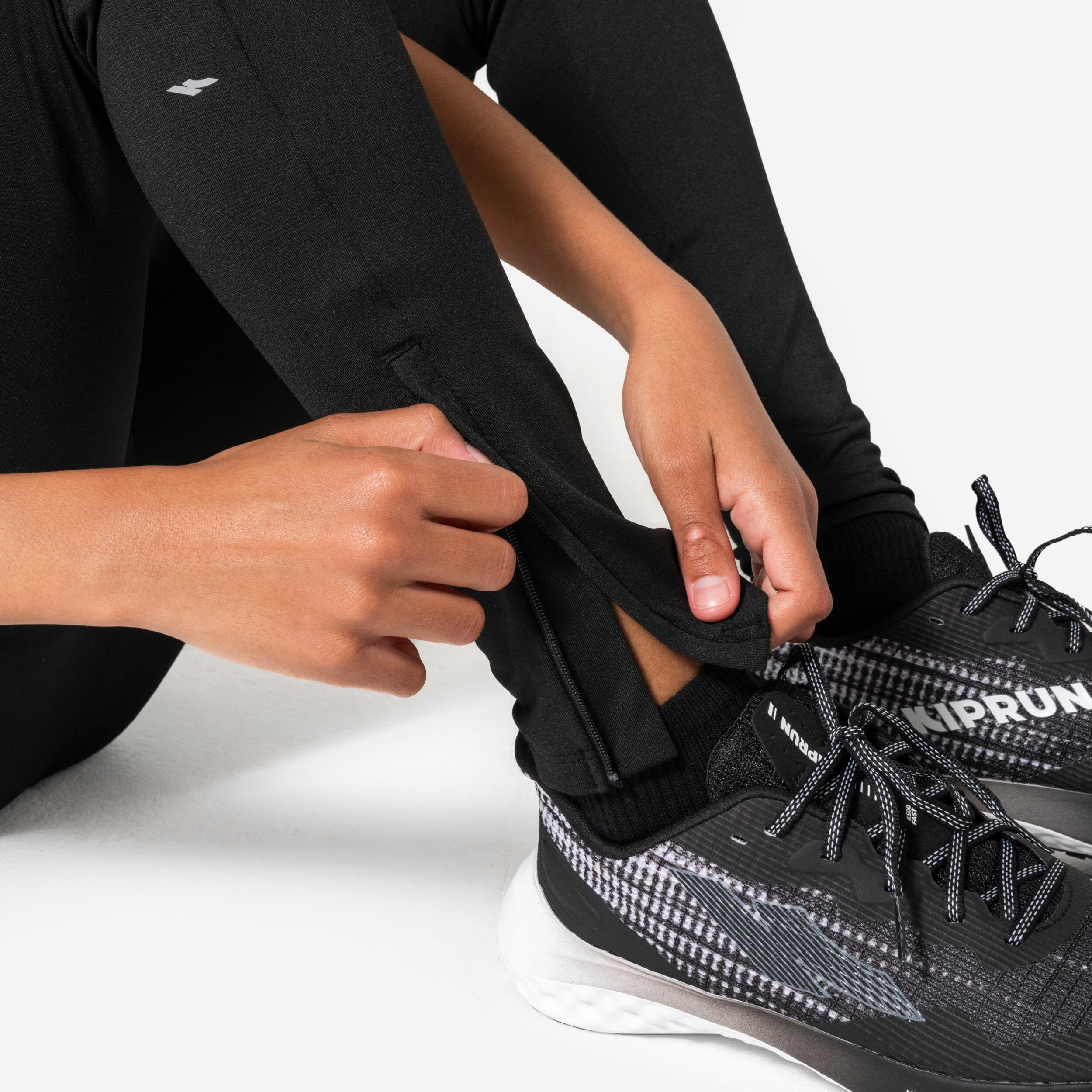 CALÇAS JUSTAS TÉRMICAS DE CORRIDA CRIANÇA - KIPRUN WARM+ PRETO 6/13