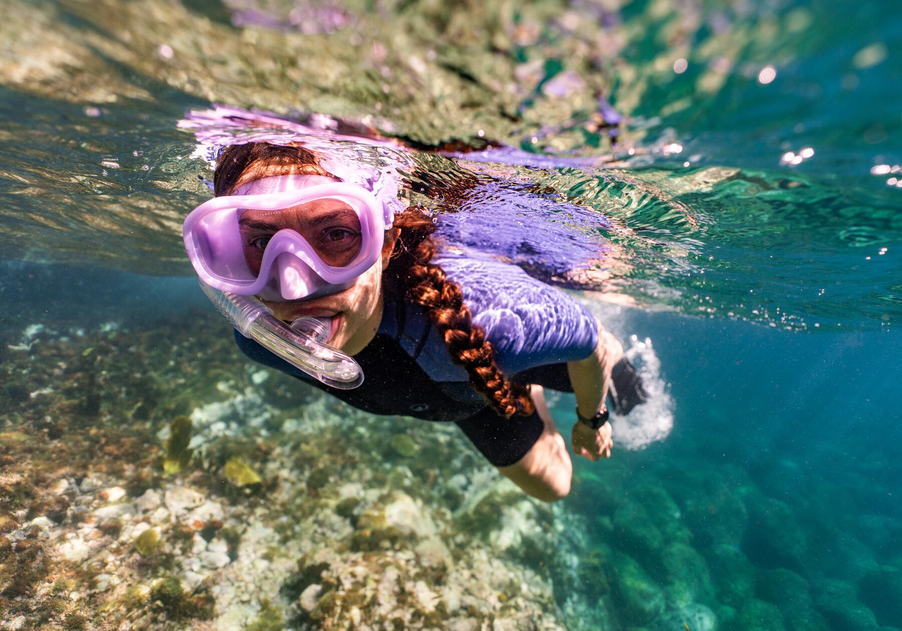A boia insuflável para o snorkeling
