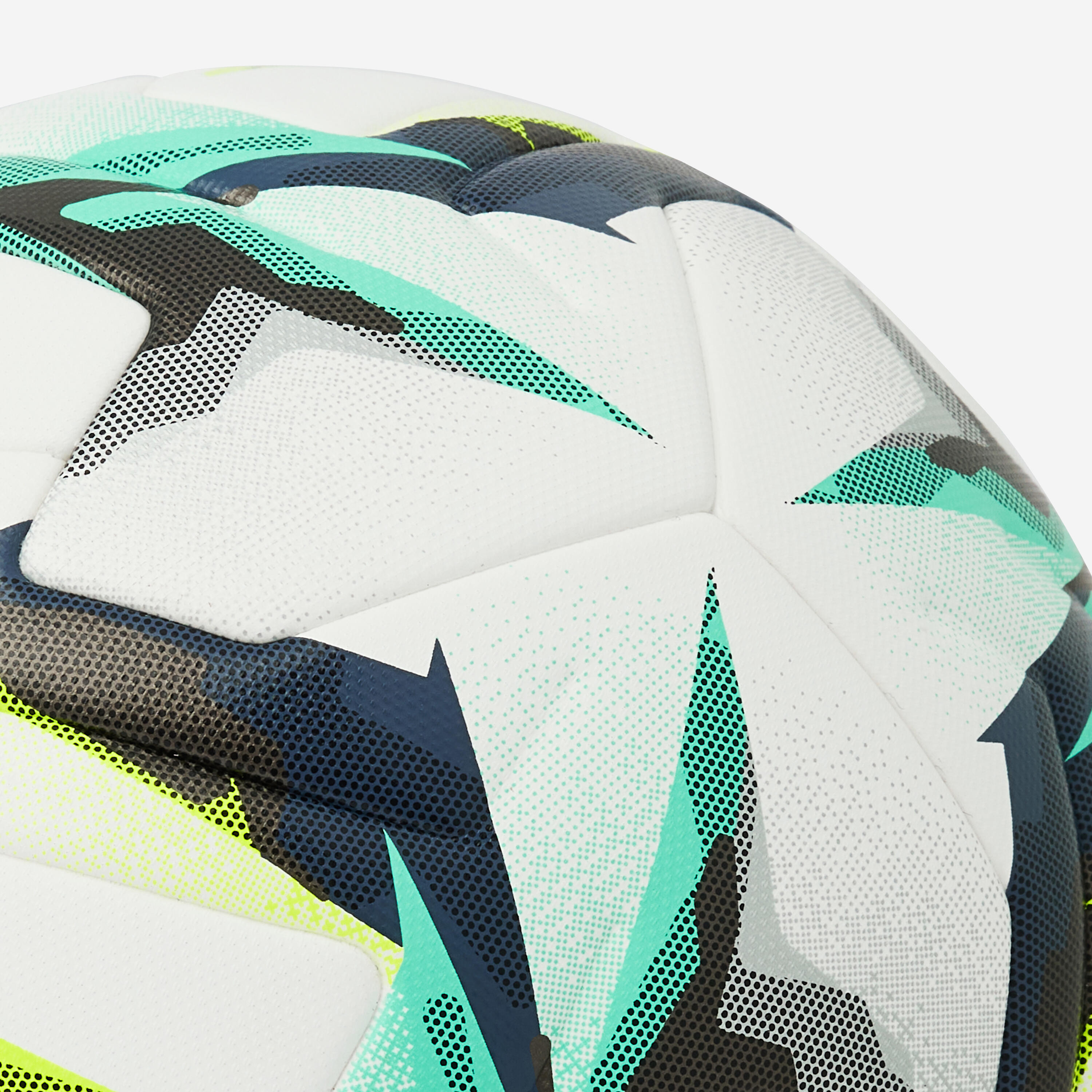Offizieller Ball der Ligue 2 BKT 26/27. Grösse 5. Wird ohne Verpackung verkauft. 4/5