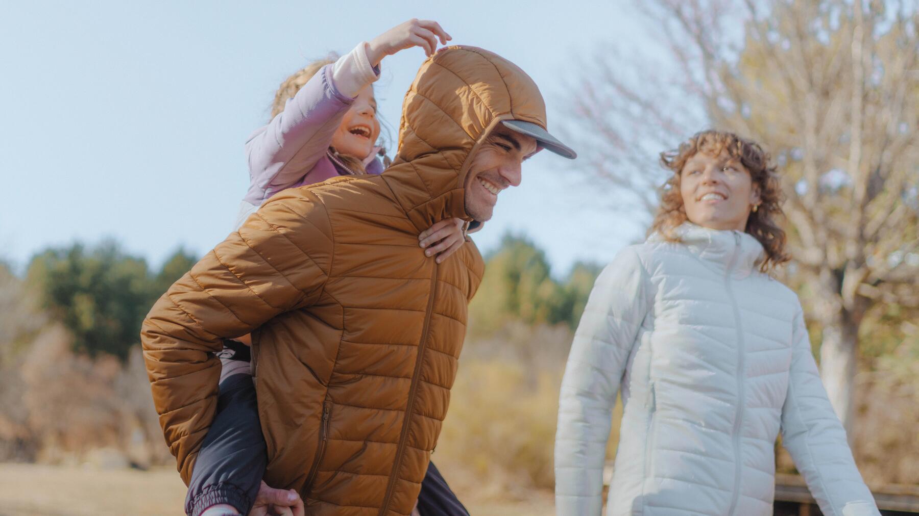 Familie beim Wandern in der Sächsischen Schweiz.